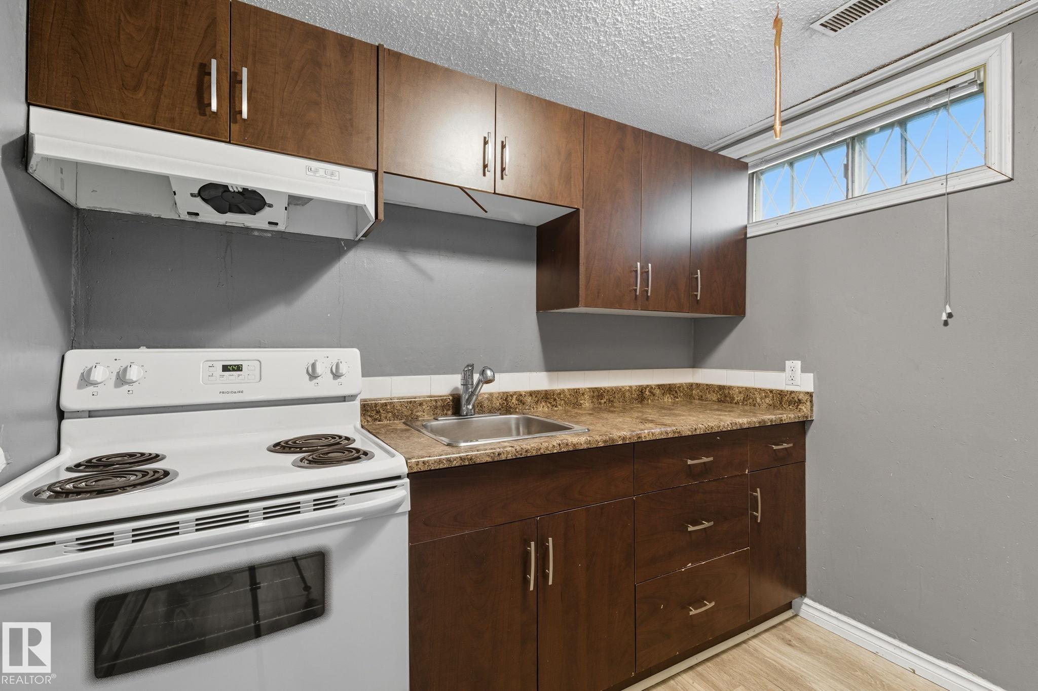 Photo 22 at 11736 152 Avenue NW, Caernarvon, Edmonton