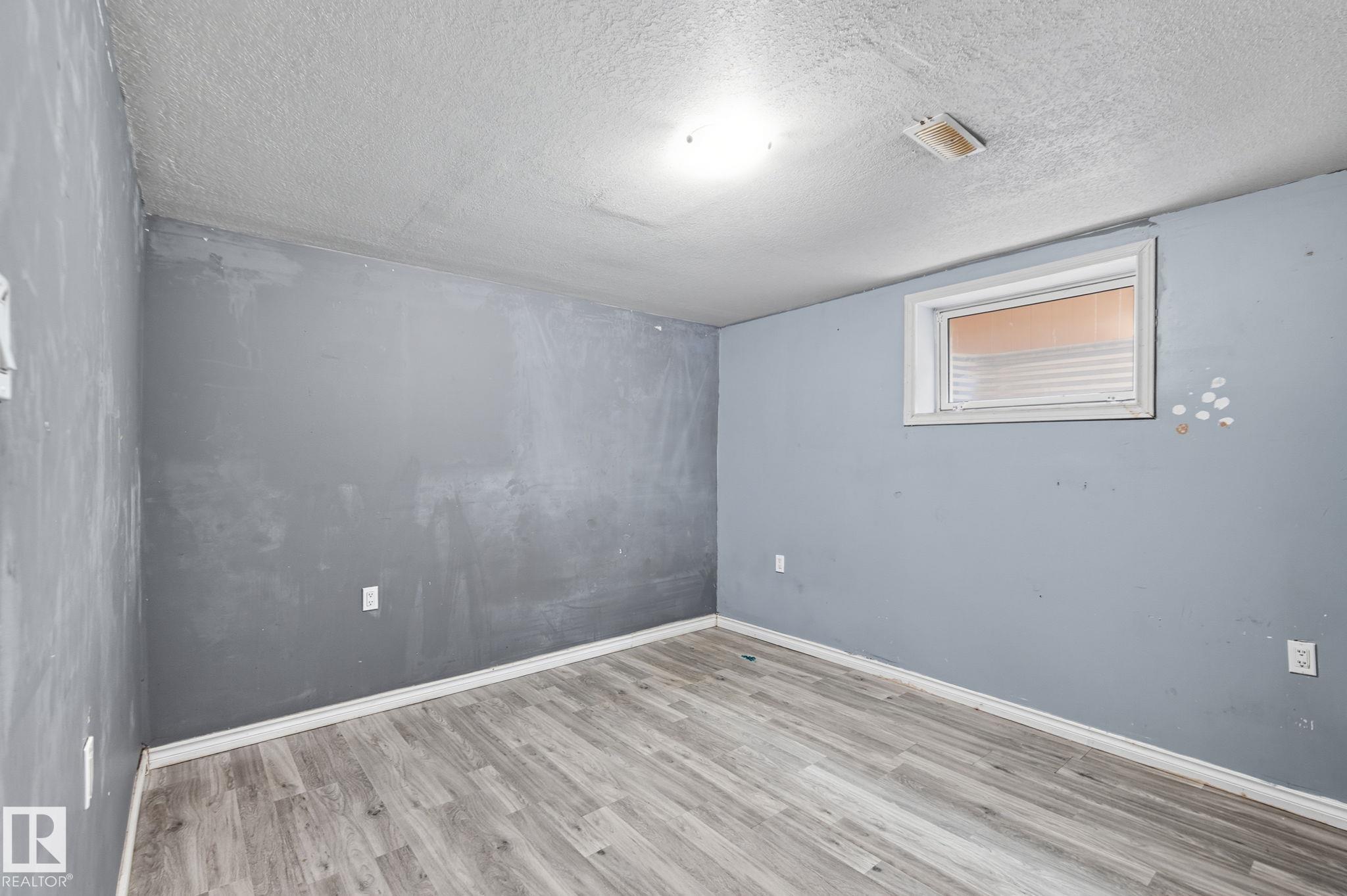 Photo 23 at 11736 152 Avenue NW, Caernarvon, Edmonton