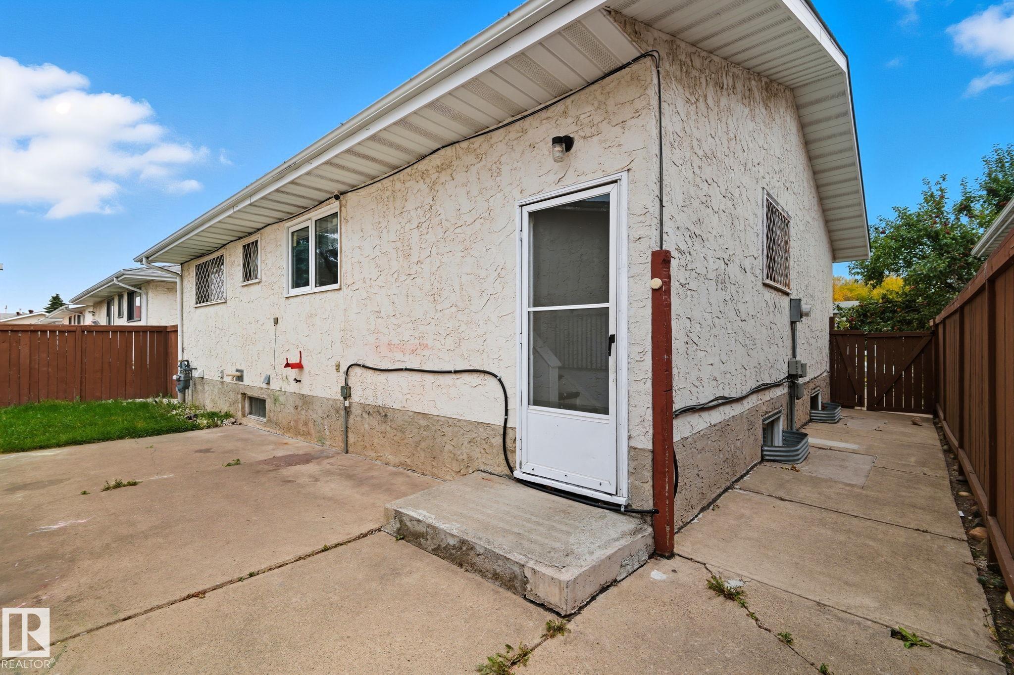 Photo 30 at 11736 152 Avenue NW, Caernarvon, Edmonton