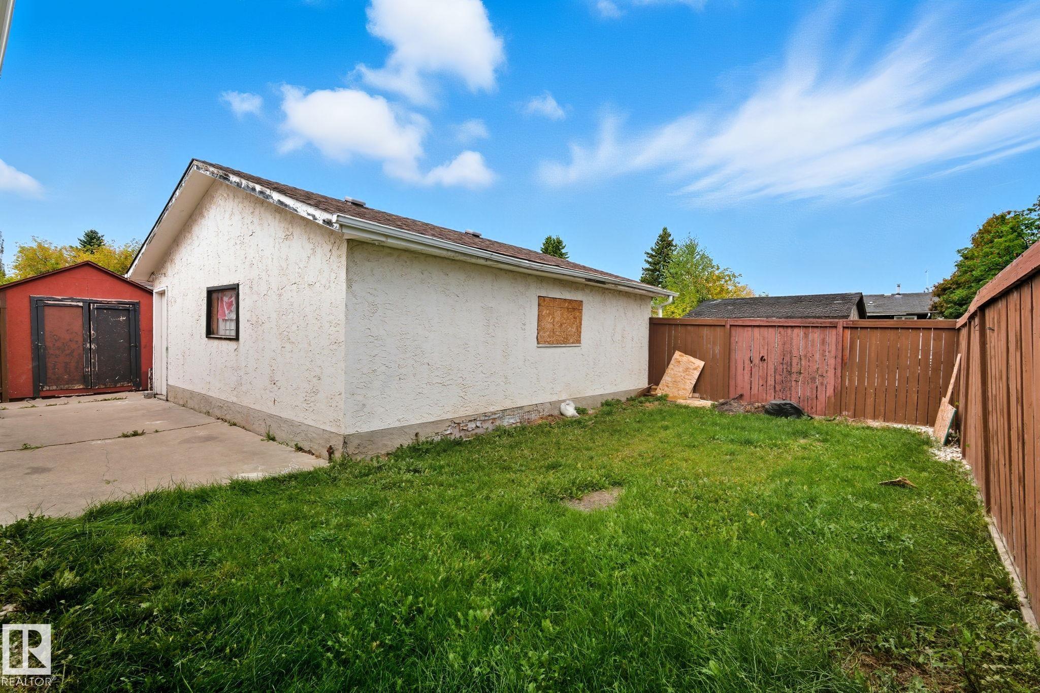 Photo 31 at 11736 152 Avenue NW, Caernarvon, Edmonton