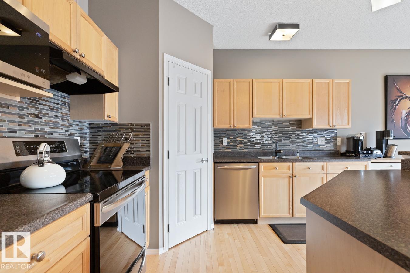 Photo 5 at 59 - 2508 Hanna Crescent NW, Haddow, Edmonton