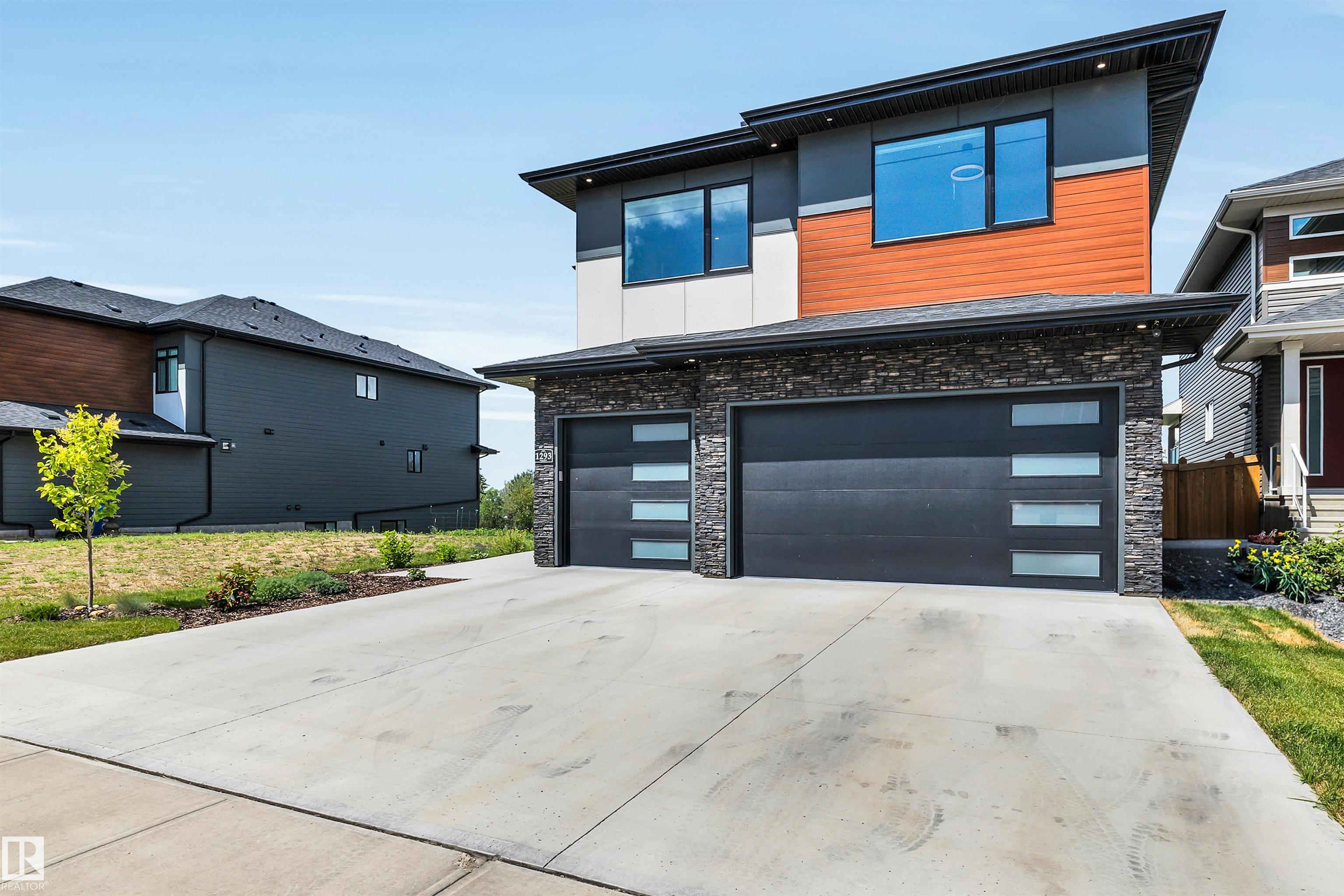 Photo 3 at 1293 Peregrine Terrace NW, Hawks Ridge, Edmonton