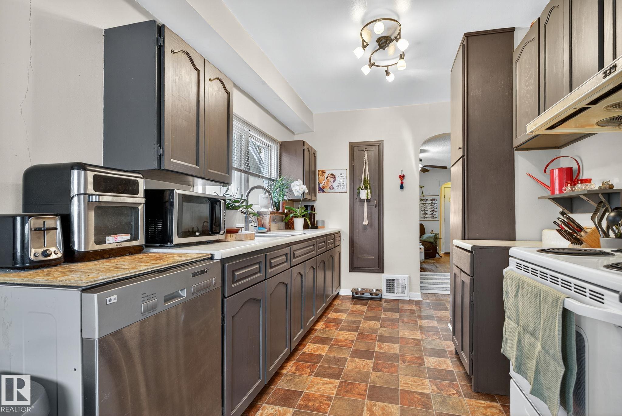 Photo 8 at 11621 101 Street NW, Spruce Avenue, Edmonton