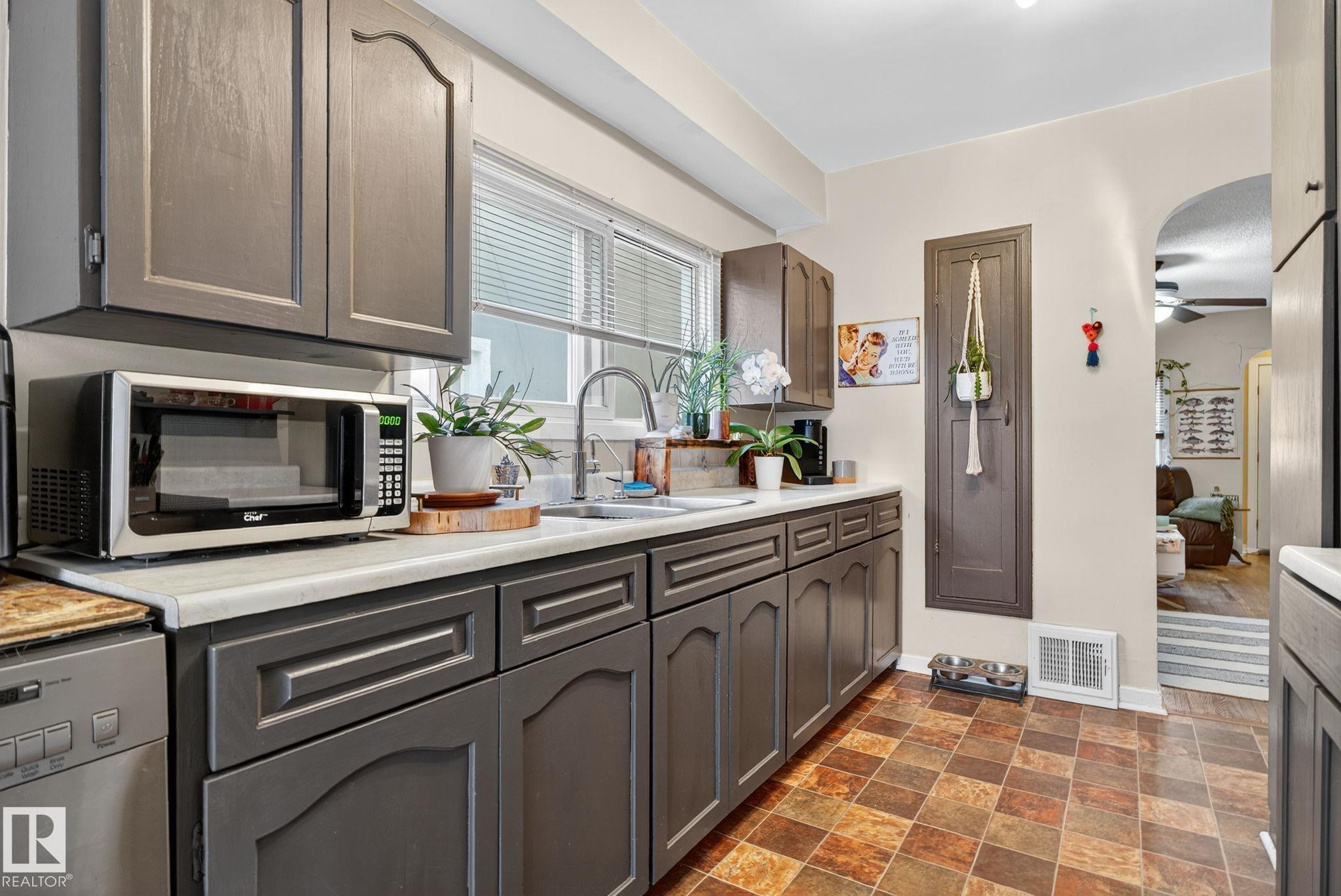 Photo 9 at 11621 101 Street NW, Spruce Avenue, Edmonton