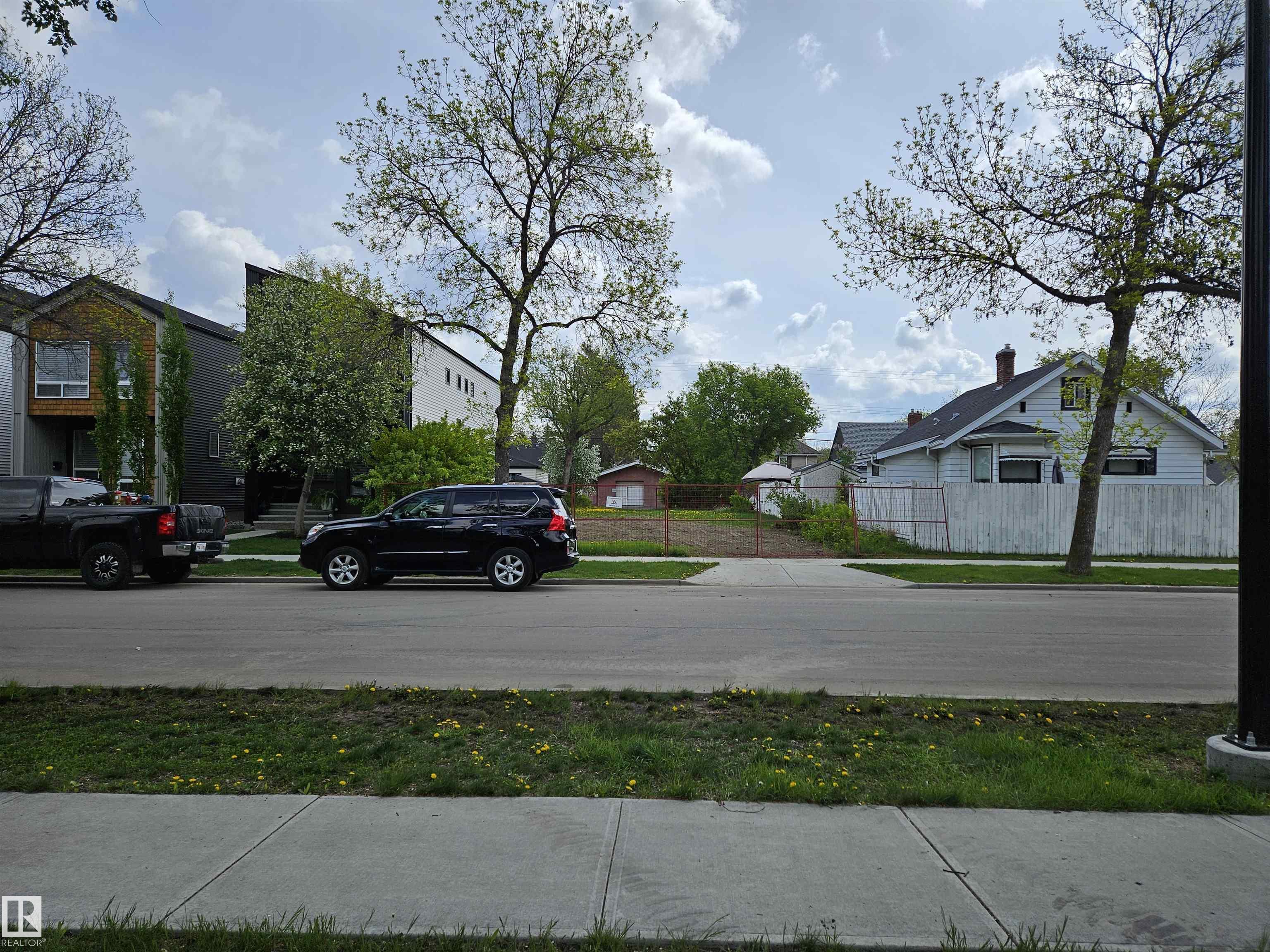 Photo 11 at 11207 128 Street NW, Inglewood, Edmonton
