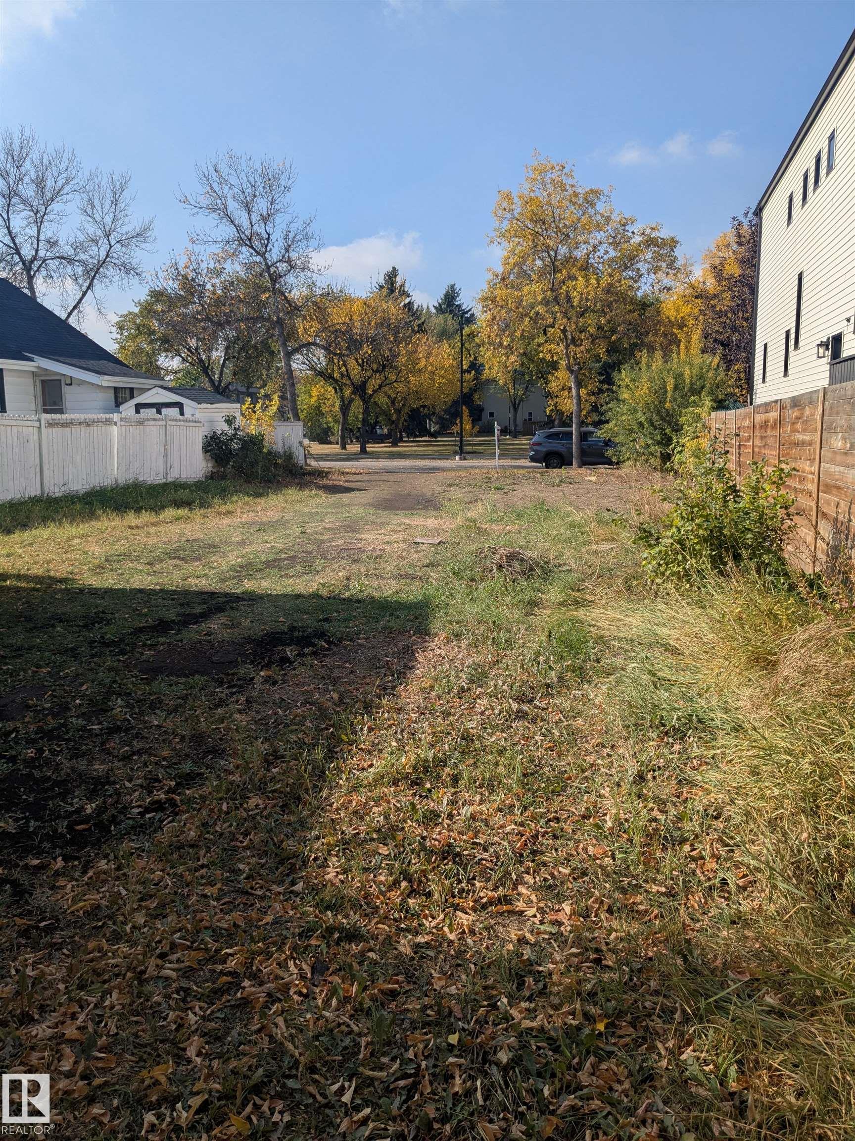 Photo 5 at 11207 128 Street NW, Inglewood, Edmonton