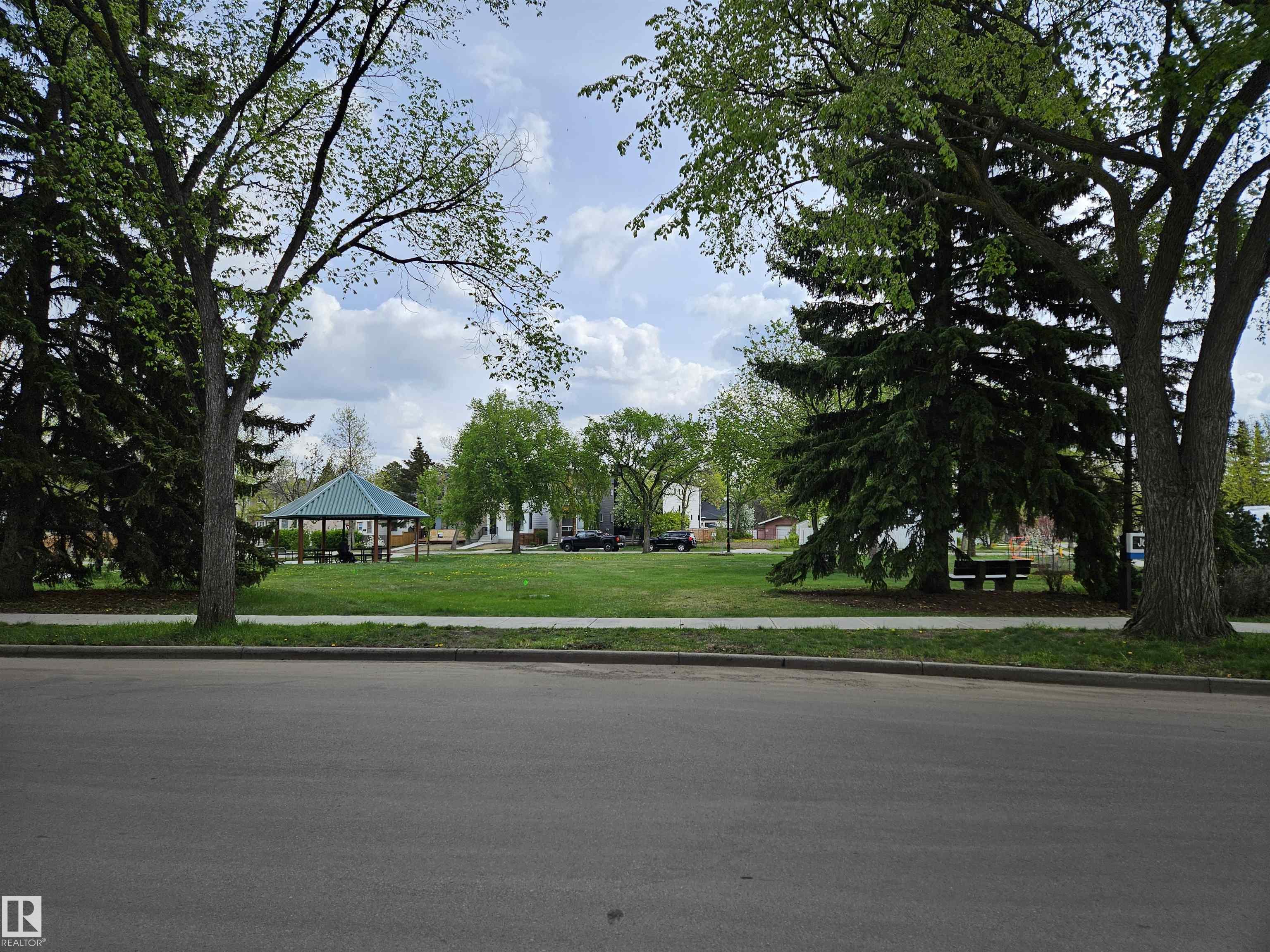 Photo 7 at 11207 128 Street NW, Inglewood, Edmonton