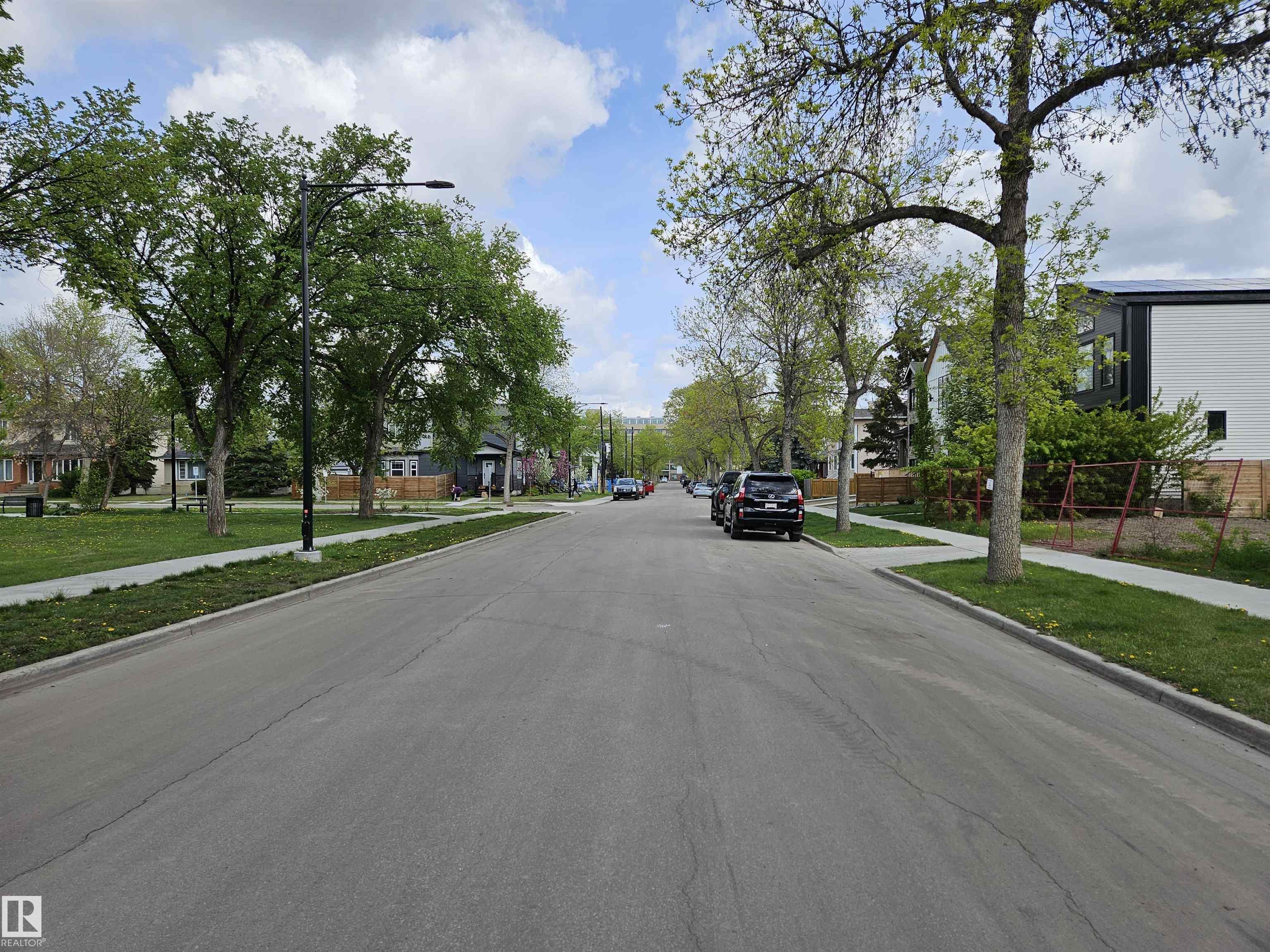Photo 9 at 11207 128 Street NW, Inglewood, Edmonton