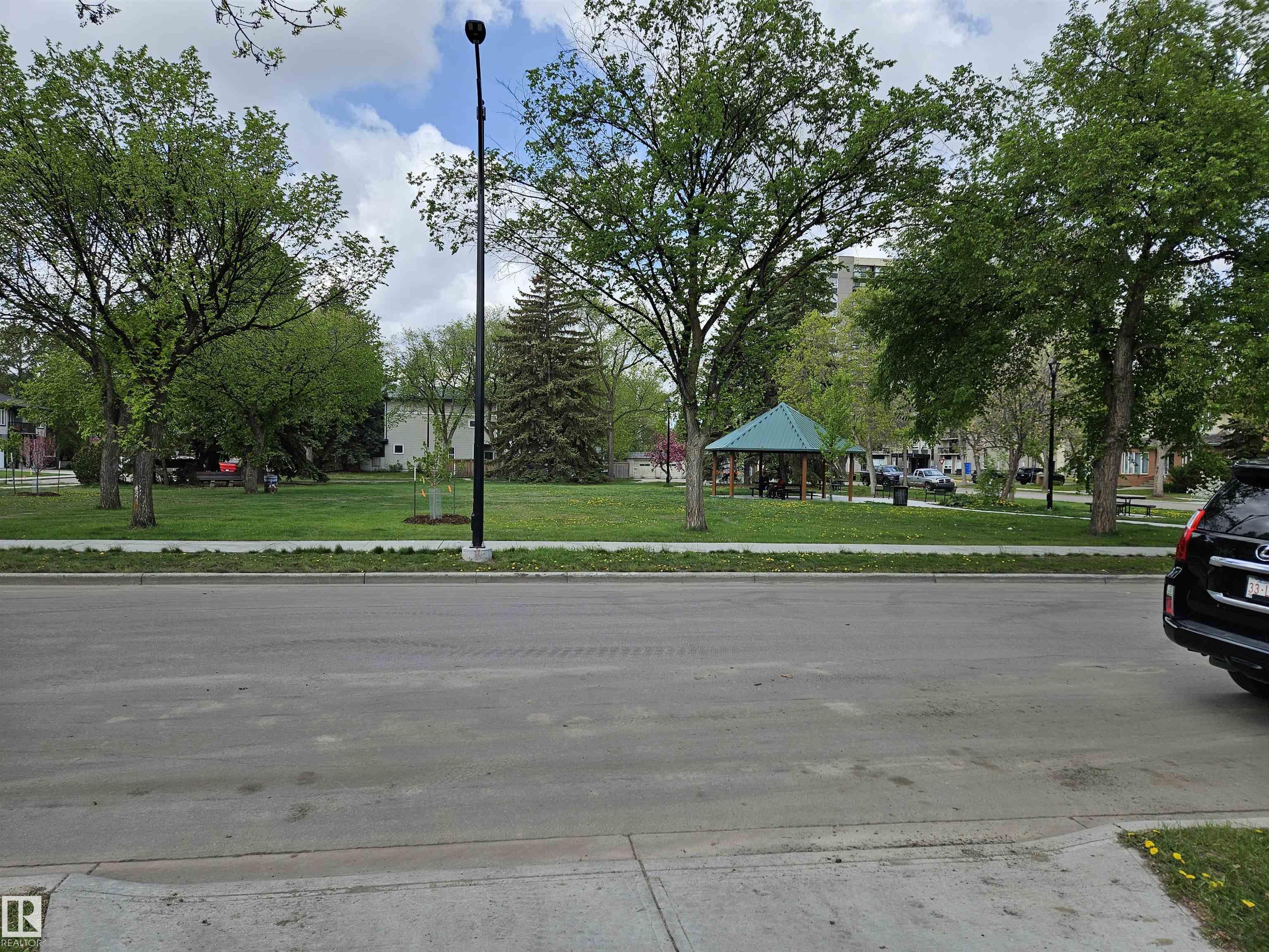 Photo 10 at 11207 128 Street NW, Inglewood, Edmonton