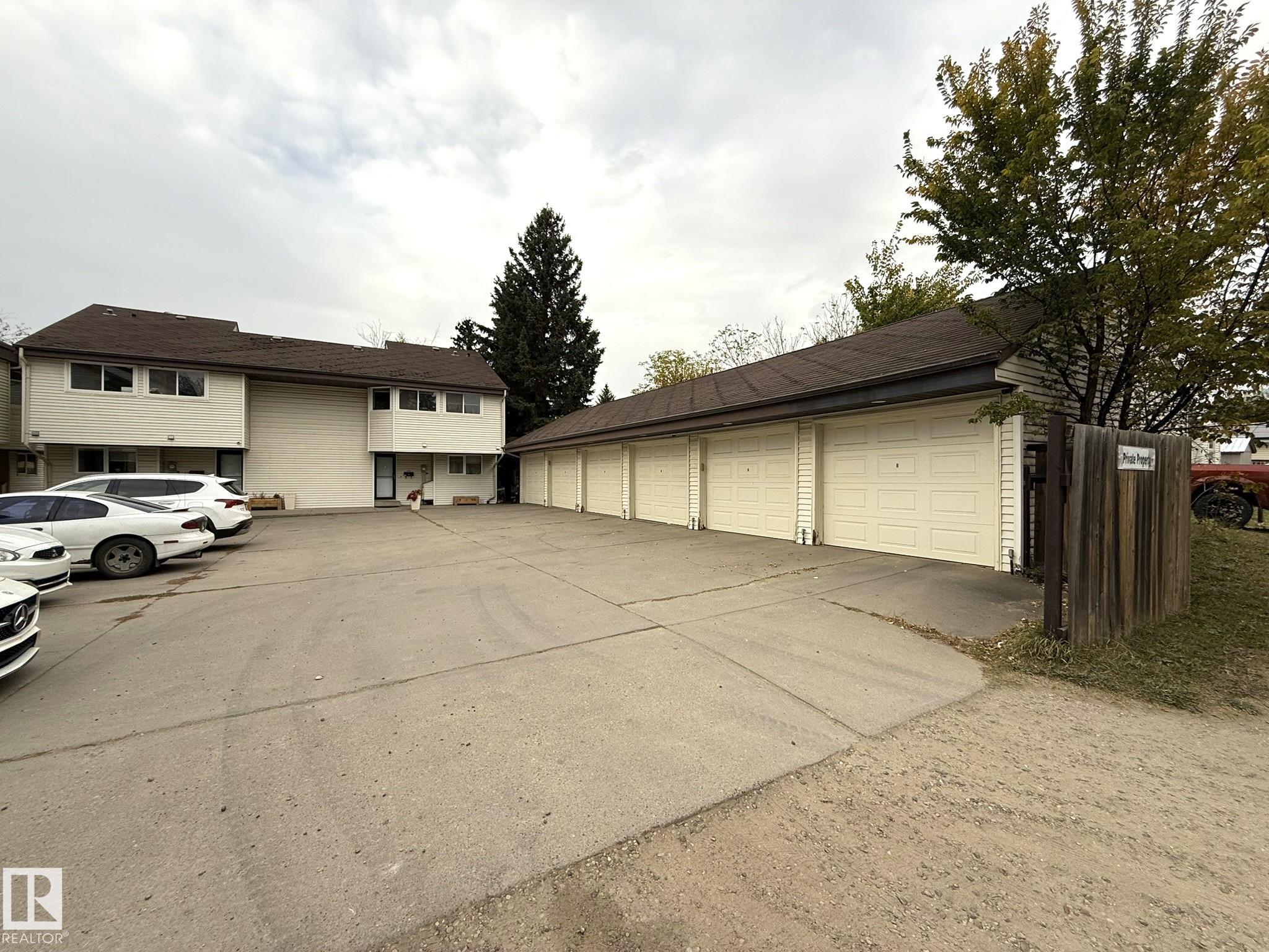 3557 Mill Woods Road E NW, Minchau, Edmonton 