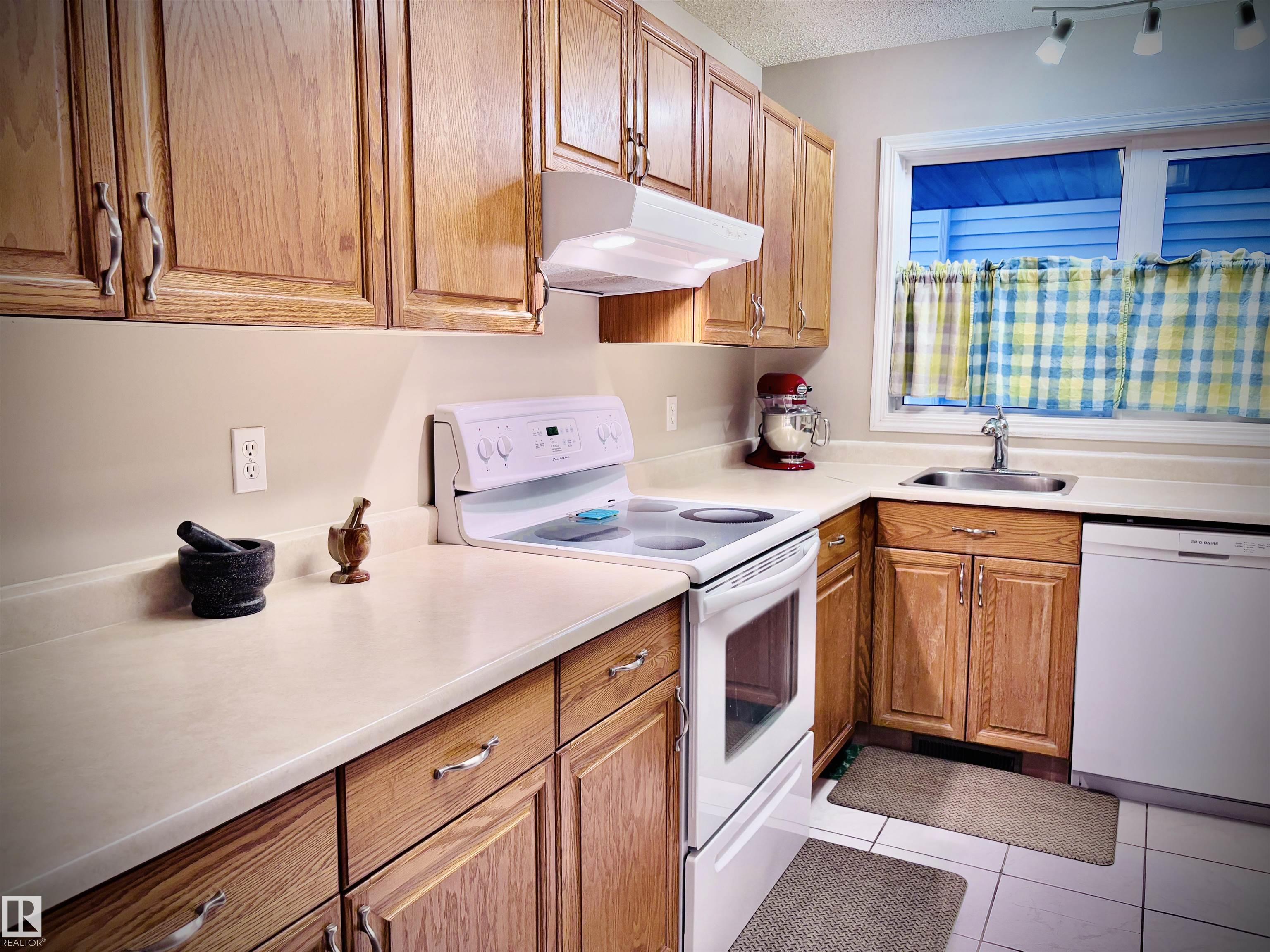 Photo 14 at 3557 Mill Woods Road E NW, Minchau, Edmonton