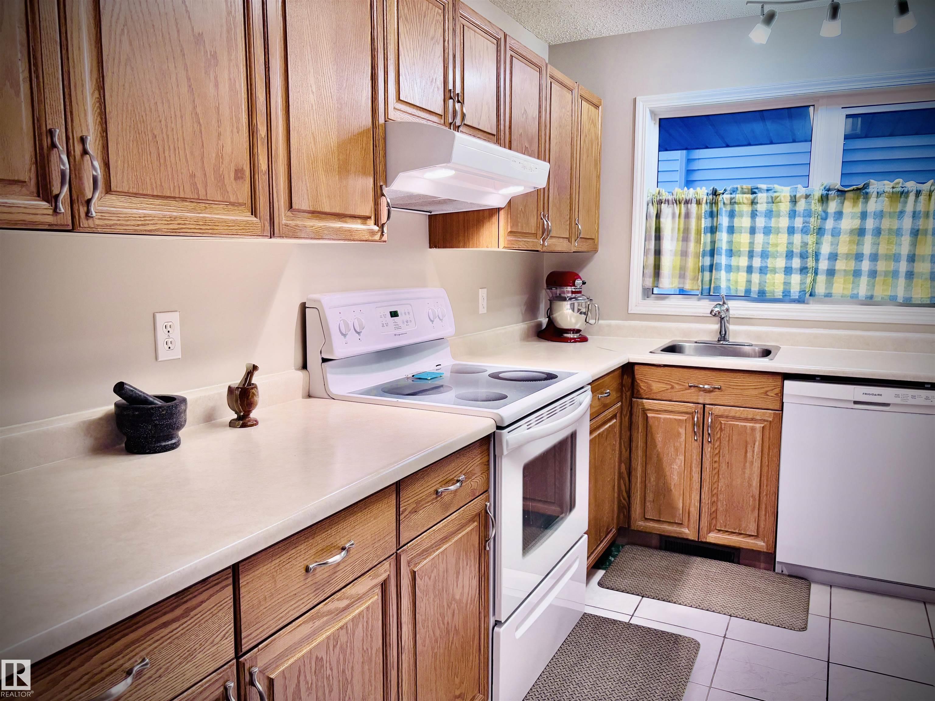 Photo 15 at 3557 Mill Woods Road E NW, Minchau, Edmonton