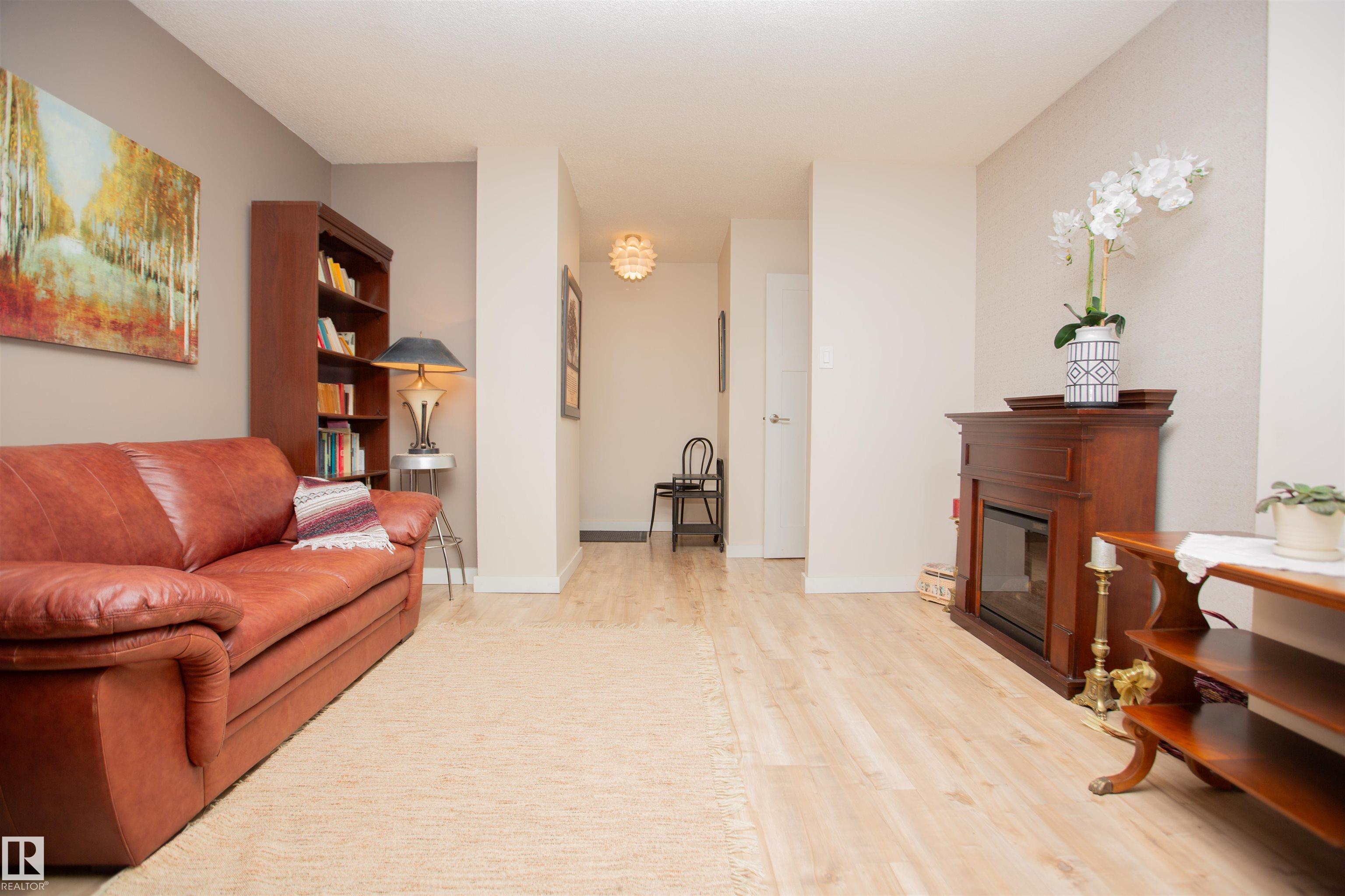 Photo 2 at 33 - 11112 129 Street NW, Inglewood, Edmonton