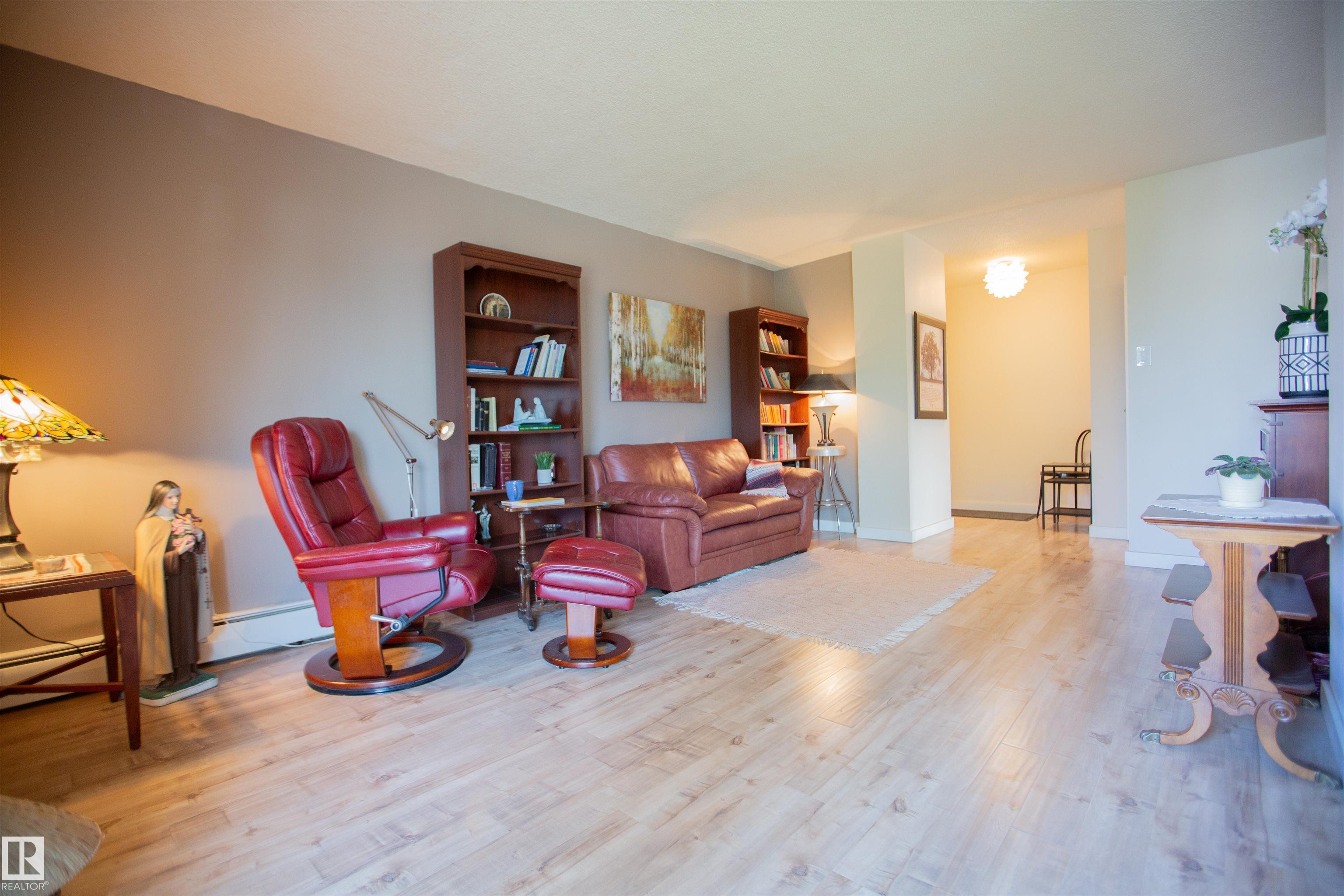 Photo 3 at 33 - 11112 129 Street NW, Inglewood, Edmonton