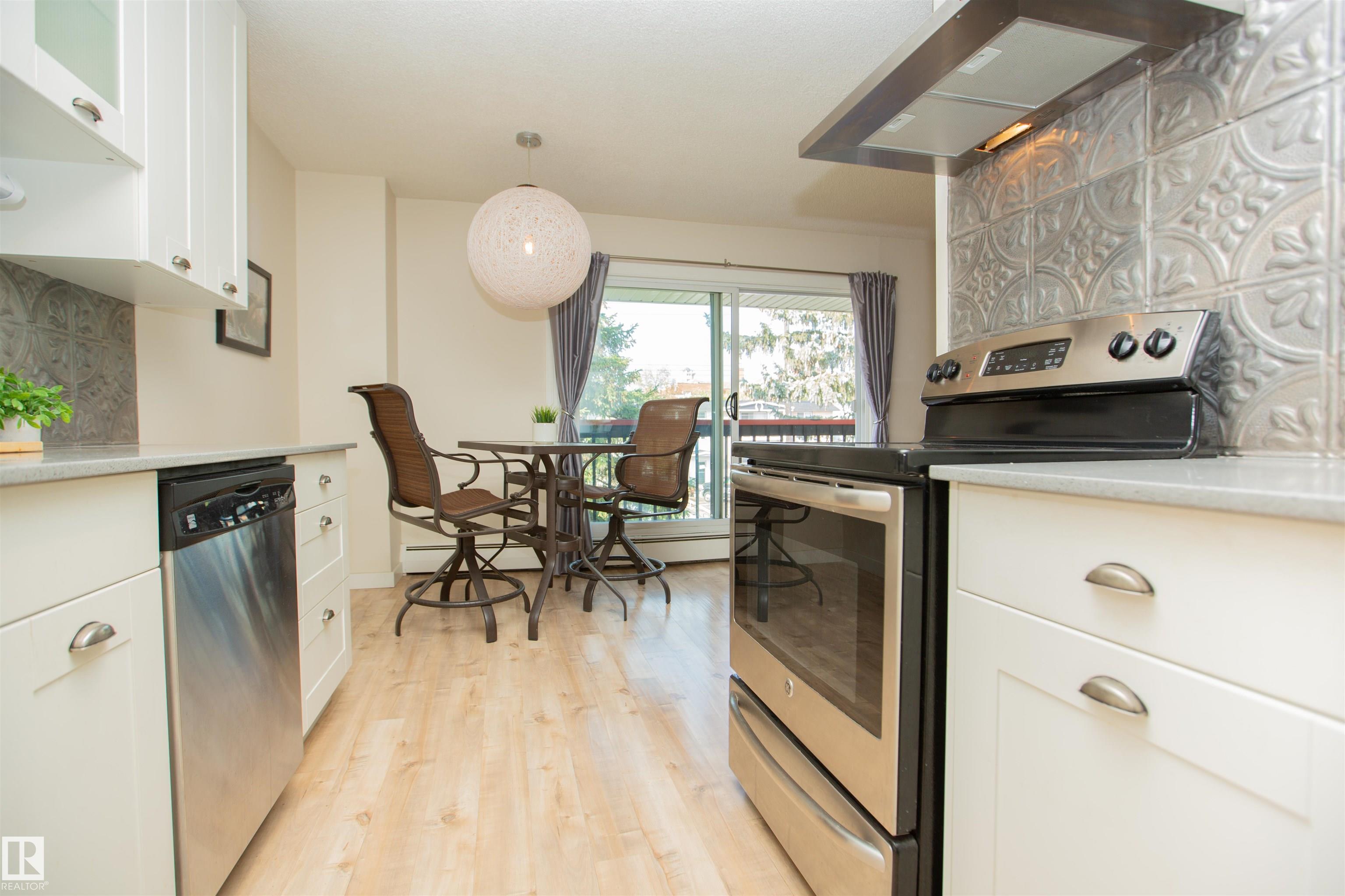 Photo 8 at 33 - 11112 129 Street NW, Inglewood, Edmonton