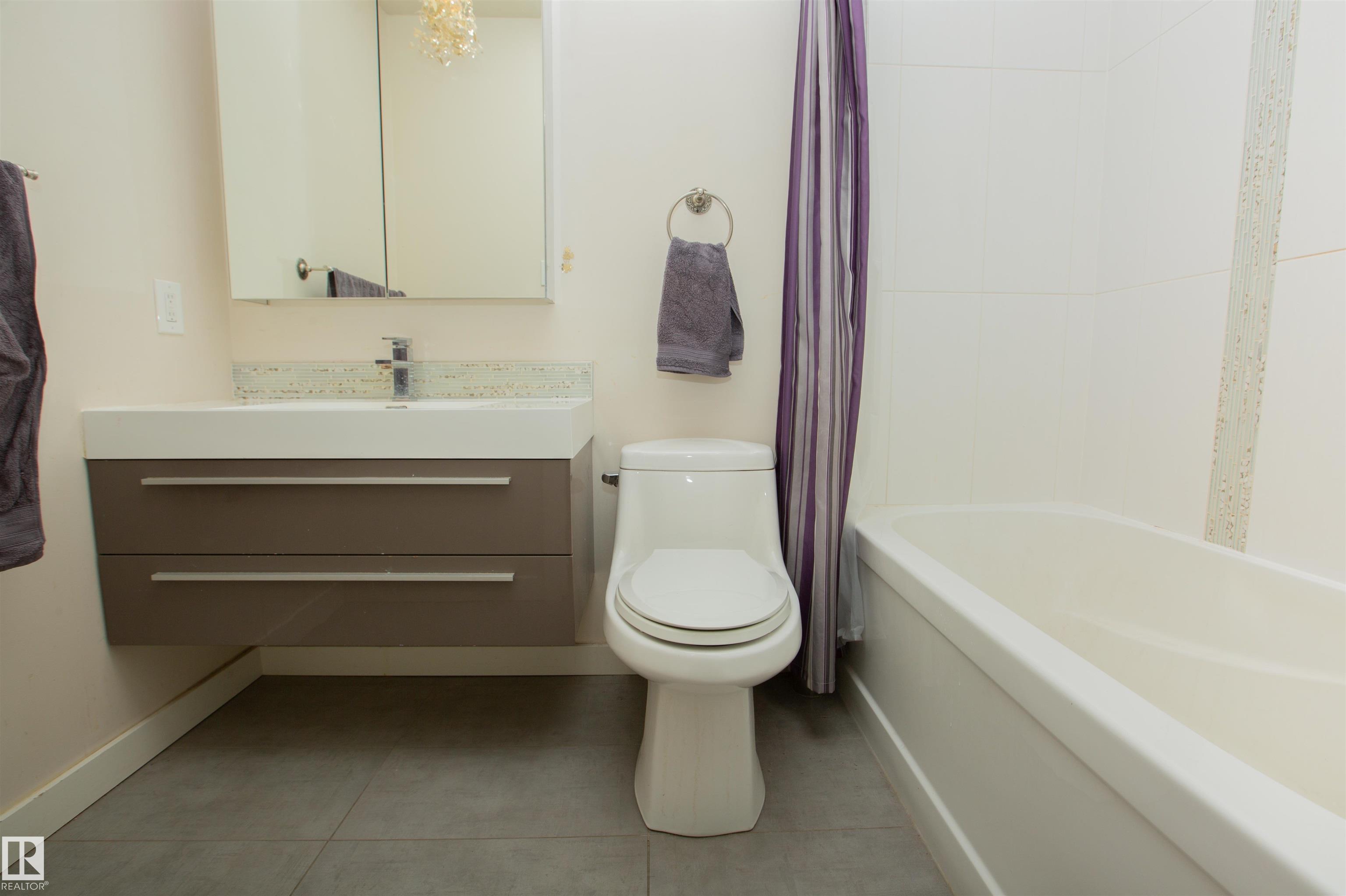 Photo 10 at 33 - 11112 129 Street NW, Inglewood, Edmonton