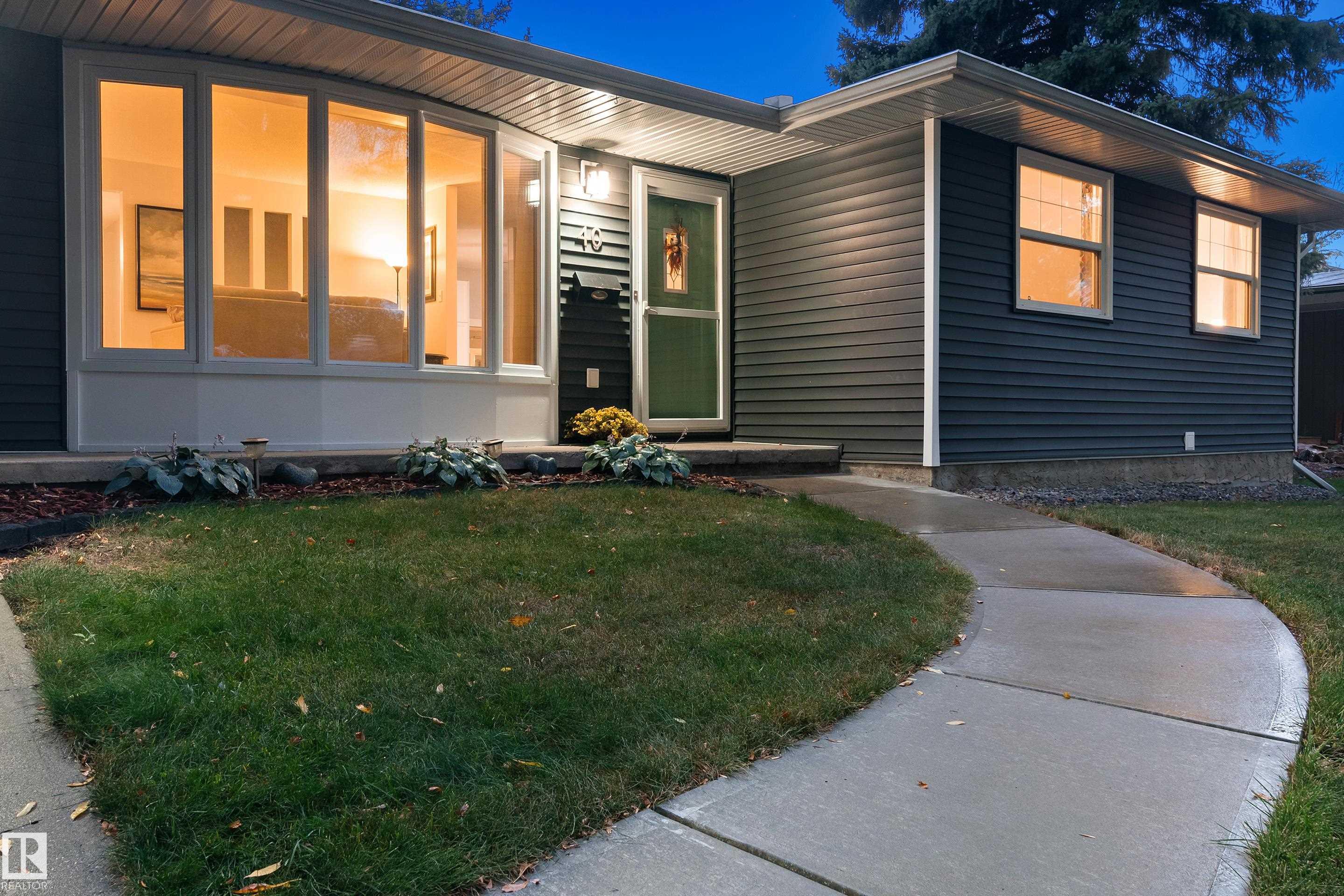 Photo 4 at 40 Fernwood Crescent, Forest Lawn, St. Albert