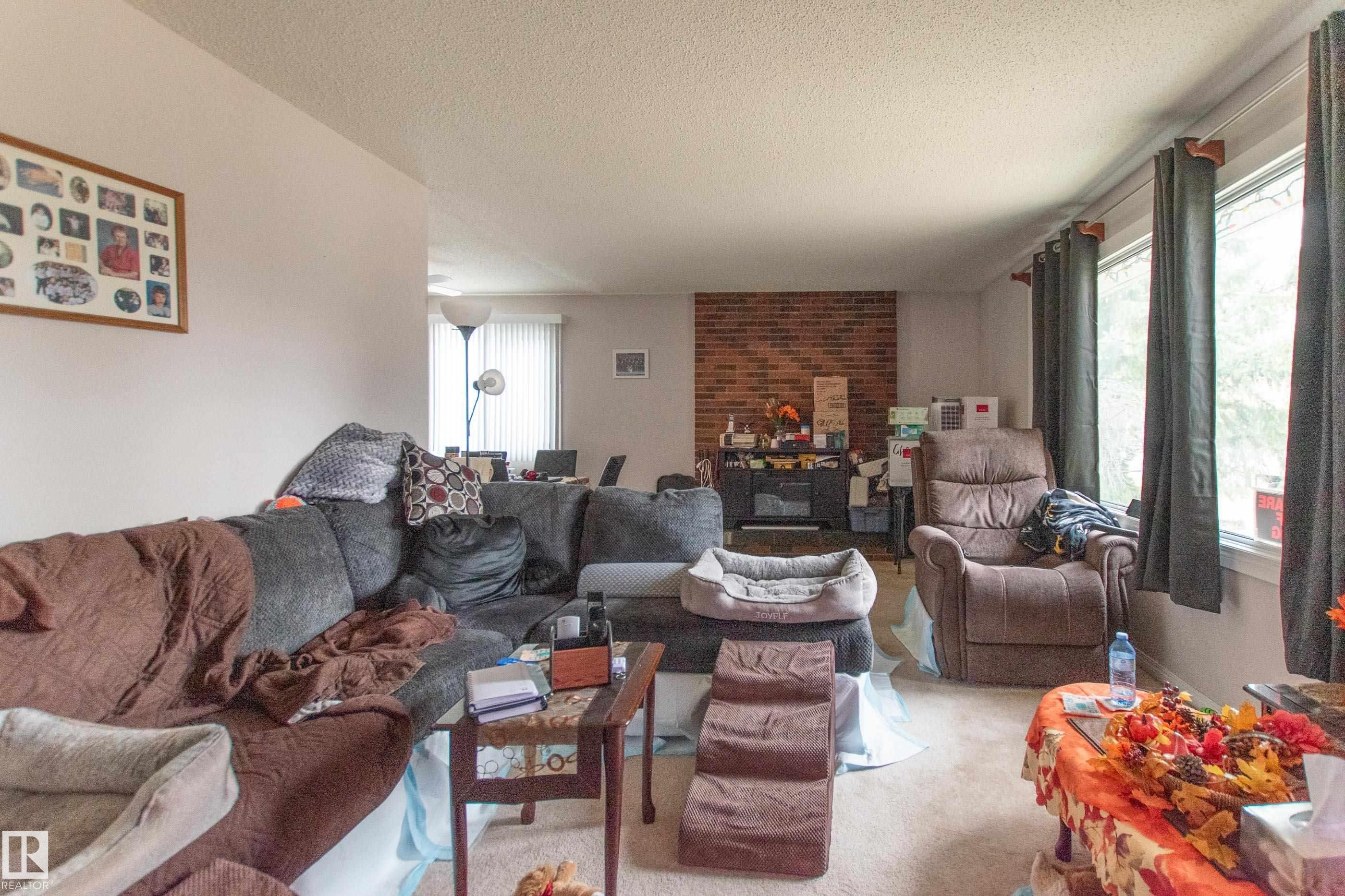Photo 2 at 7 Ekota Crescent NW, Ekota, Edmonton