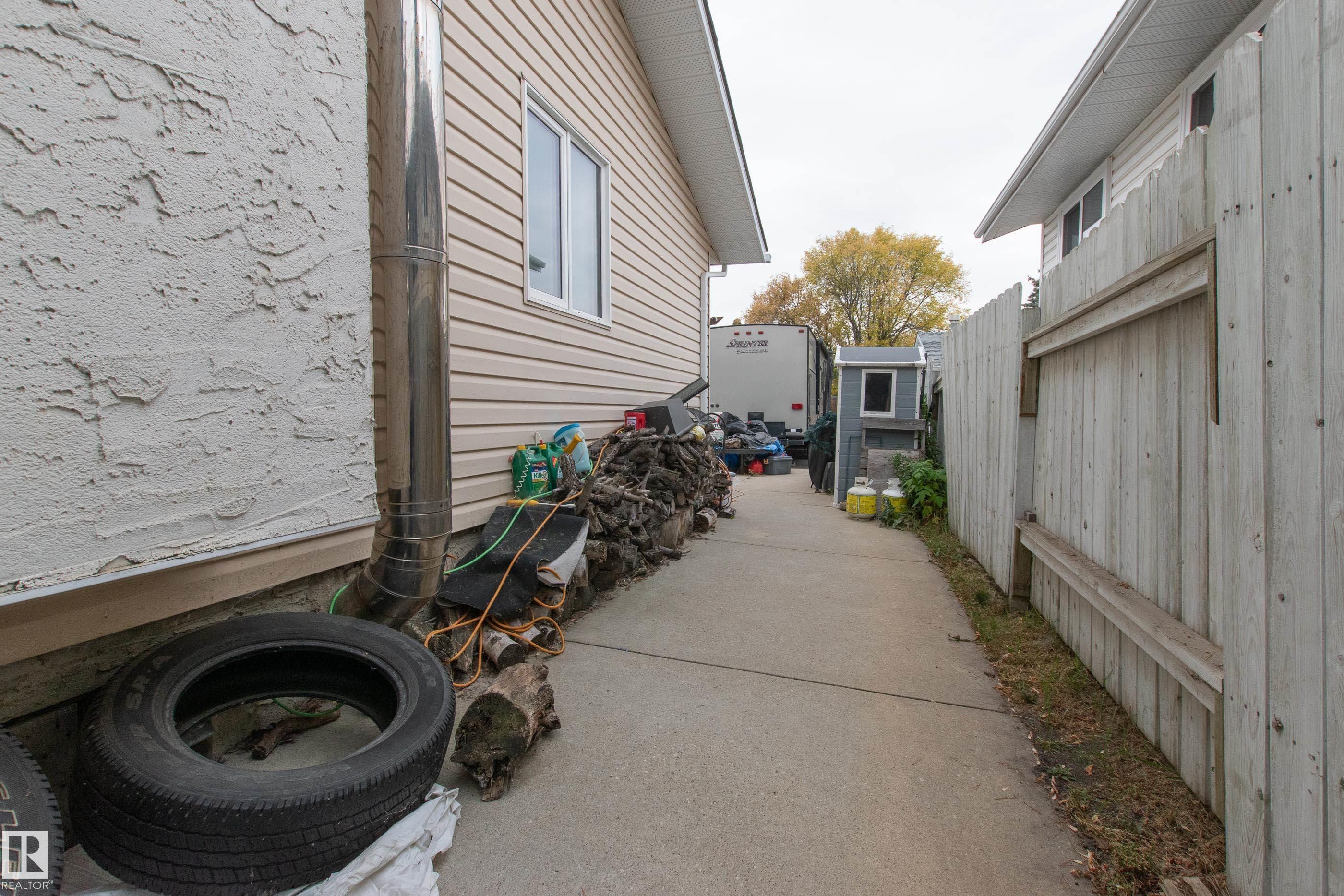 Photo 5 at 7 Ekota Crescent NW, Ekota, Edmonton