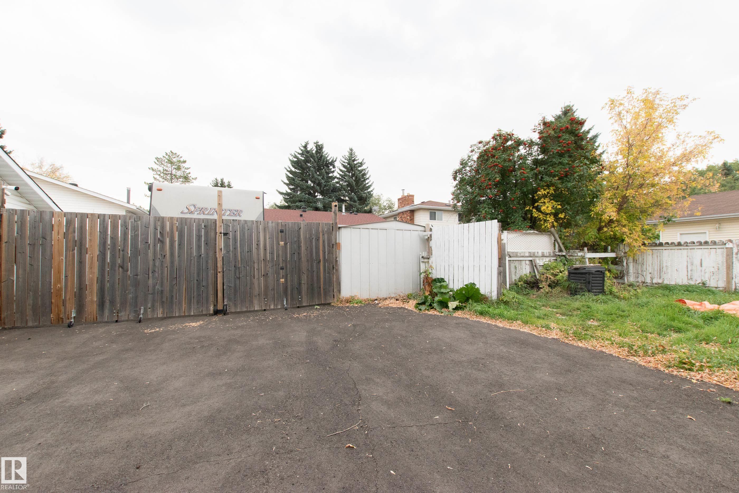 Photo 10 at 7 Ekota Crescent NW, Ekota, Edmonton