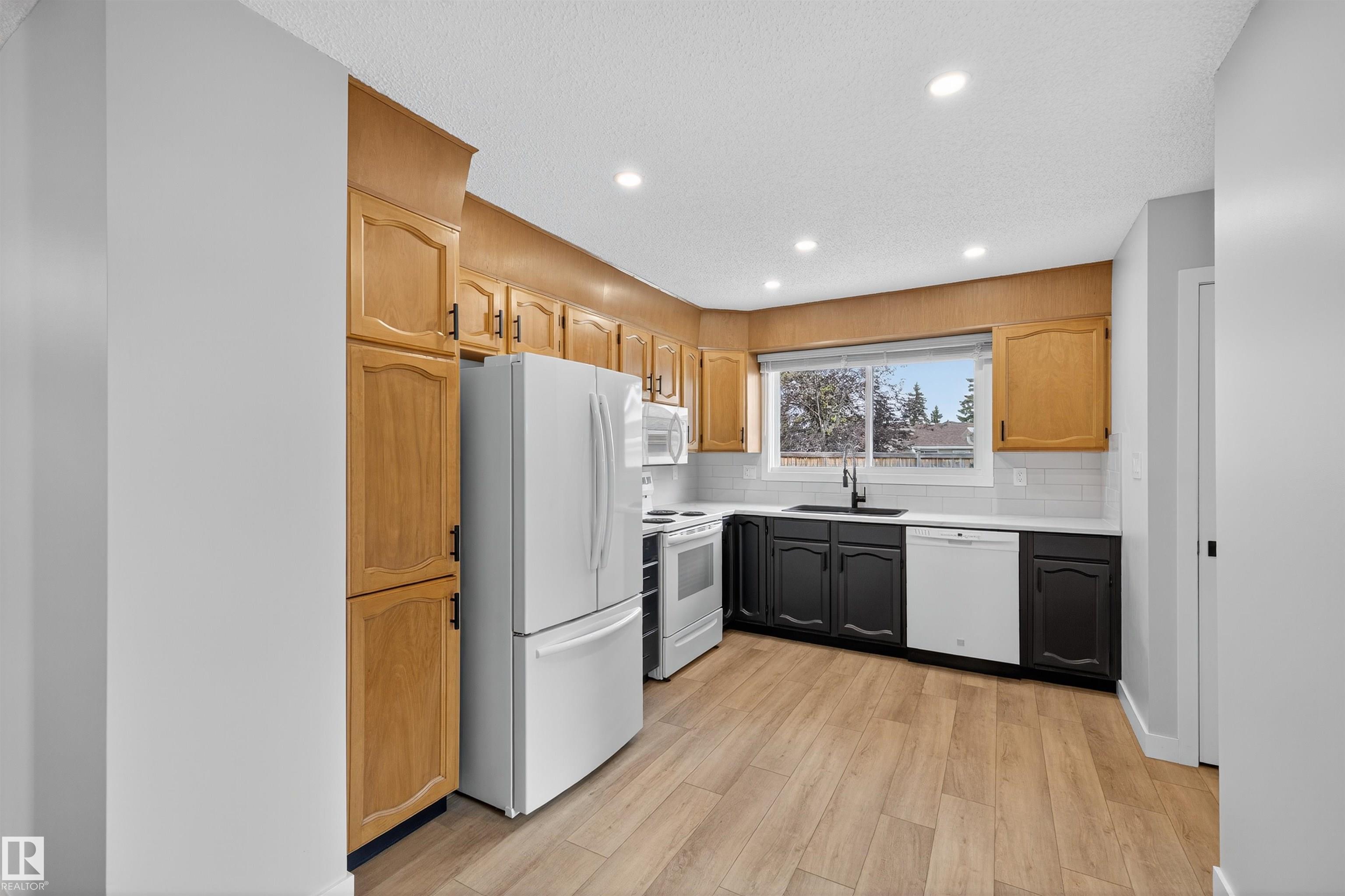 Photo 11 at 13815 35 Street NW, Hairsine, Edmonton