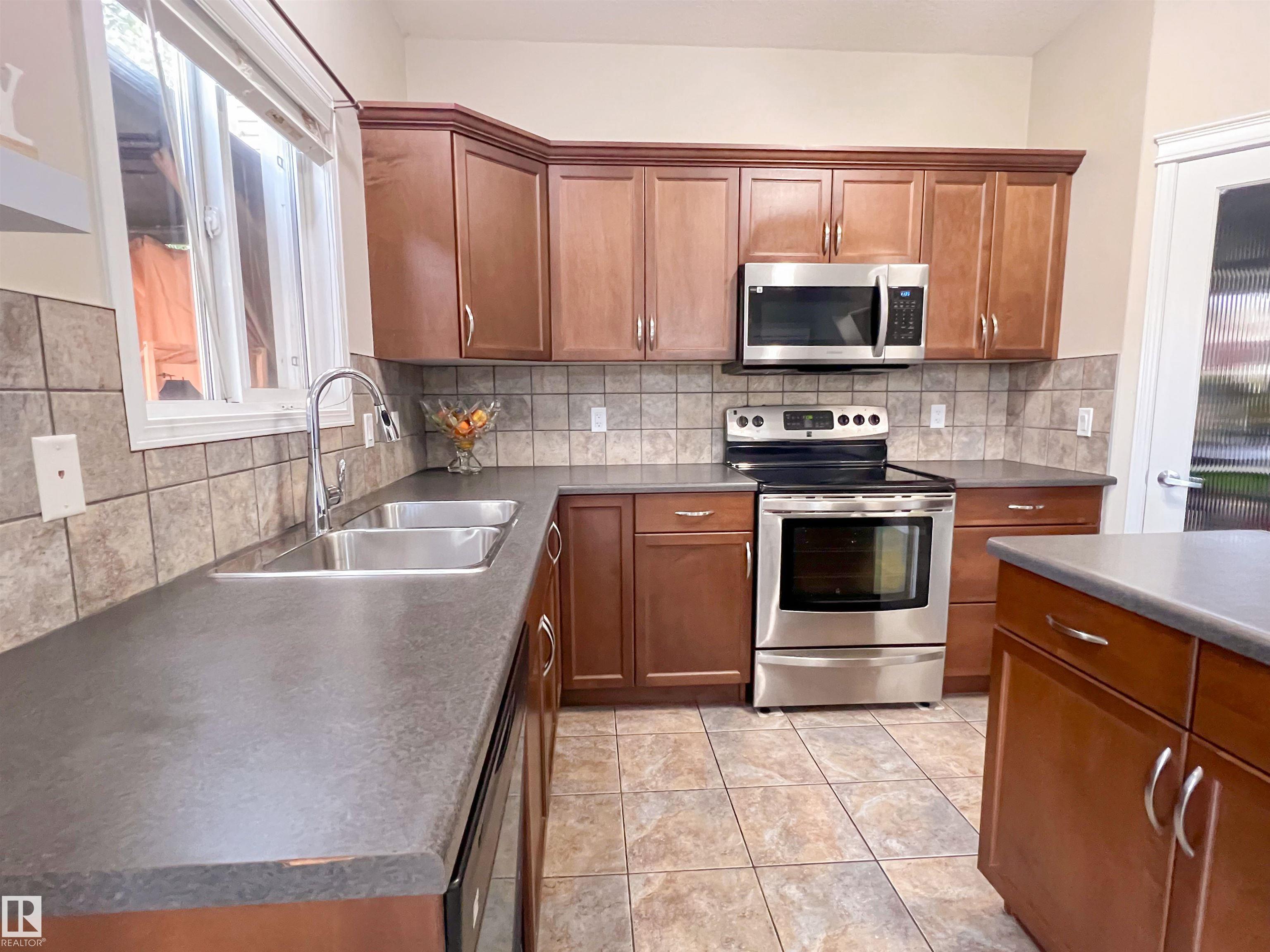 Photo 12 at 21308 58 Avenue NW, The Hamptons, Edmonton