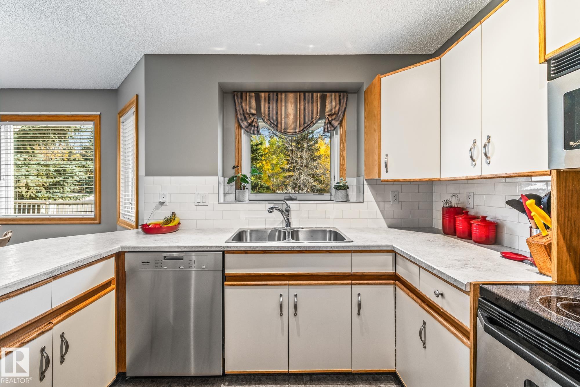 Photo 12 at 3 Harnois Place, Heritage Lakes, St. Albert