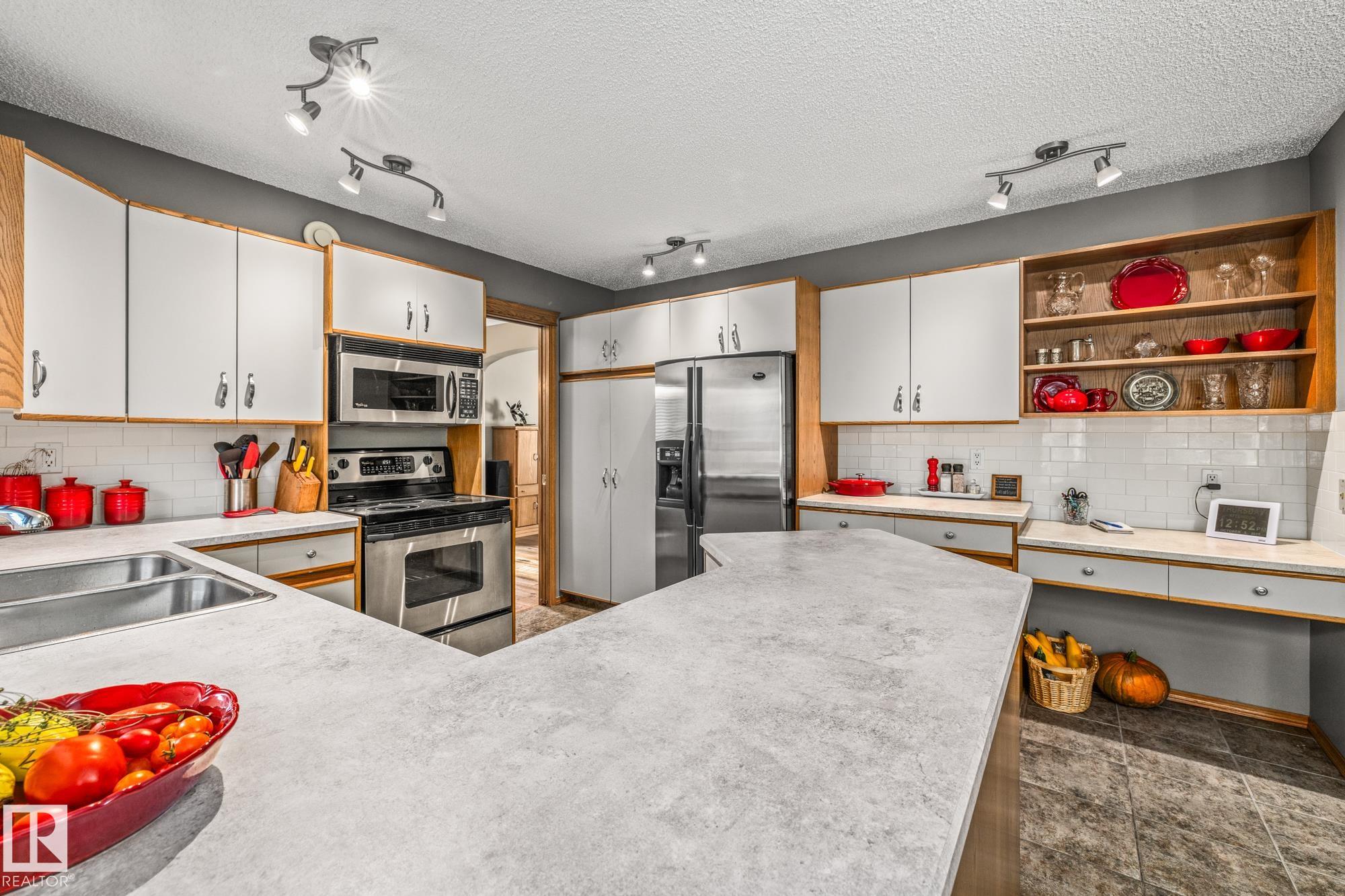 Photo 13 at 3 Harnois Place, Heritage Lakes, St. Albert