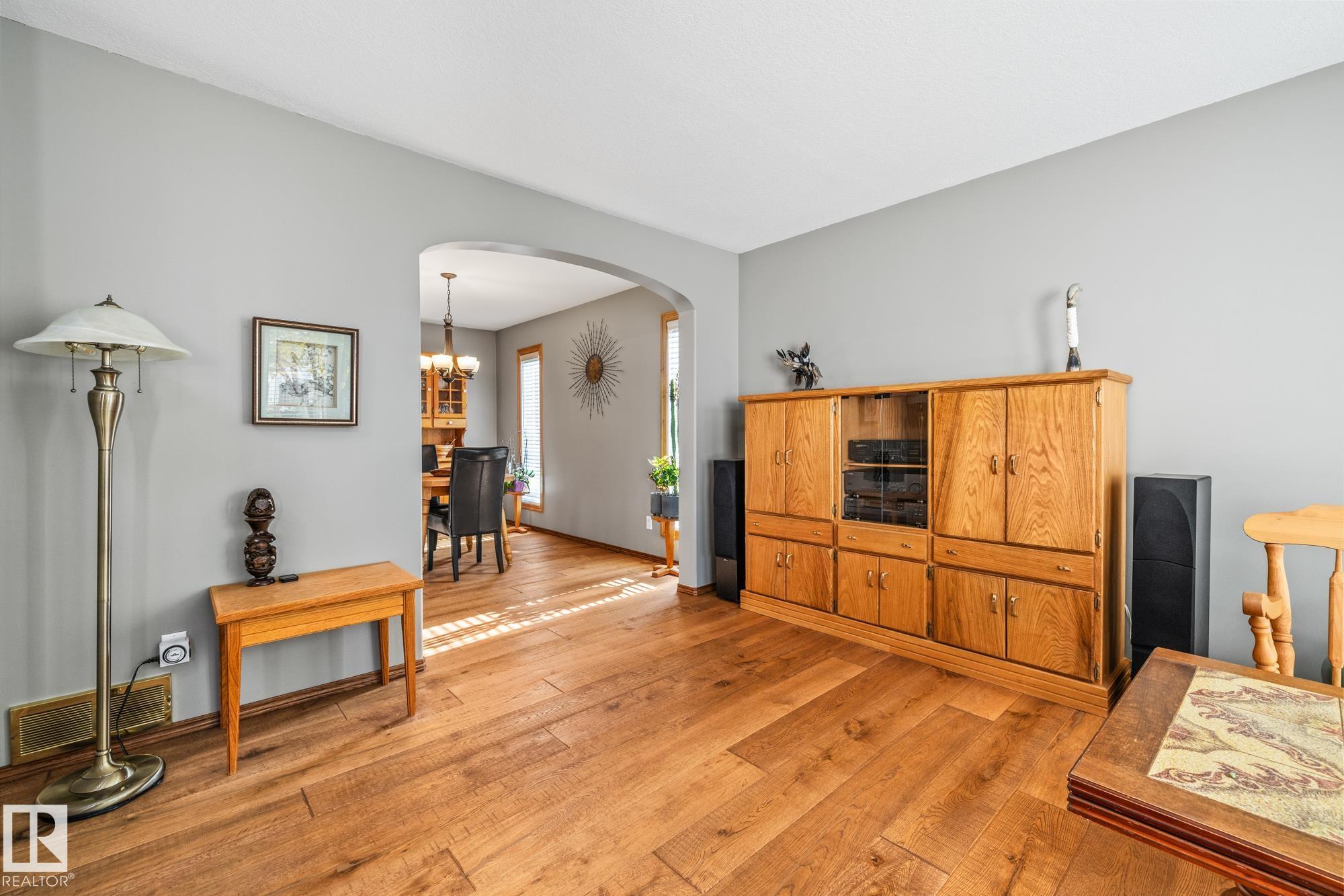 Photo 6 at 3 Harnois Place, Heritage Lakes, St. Albert