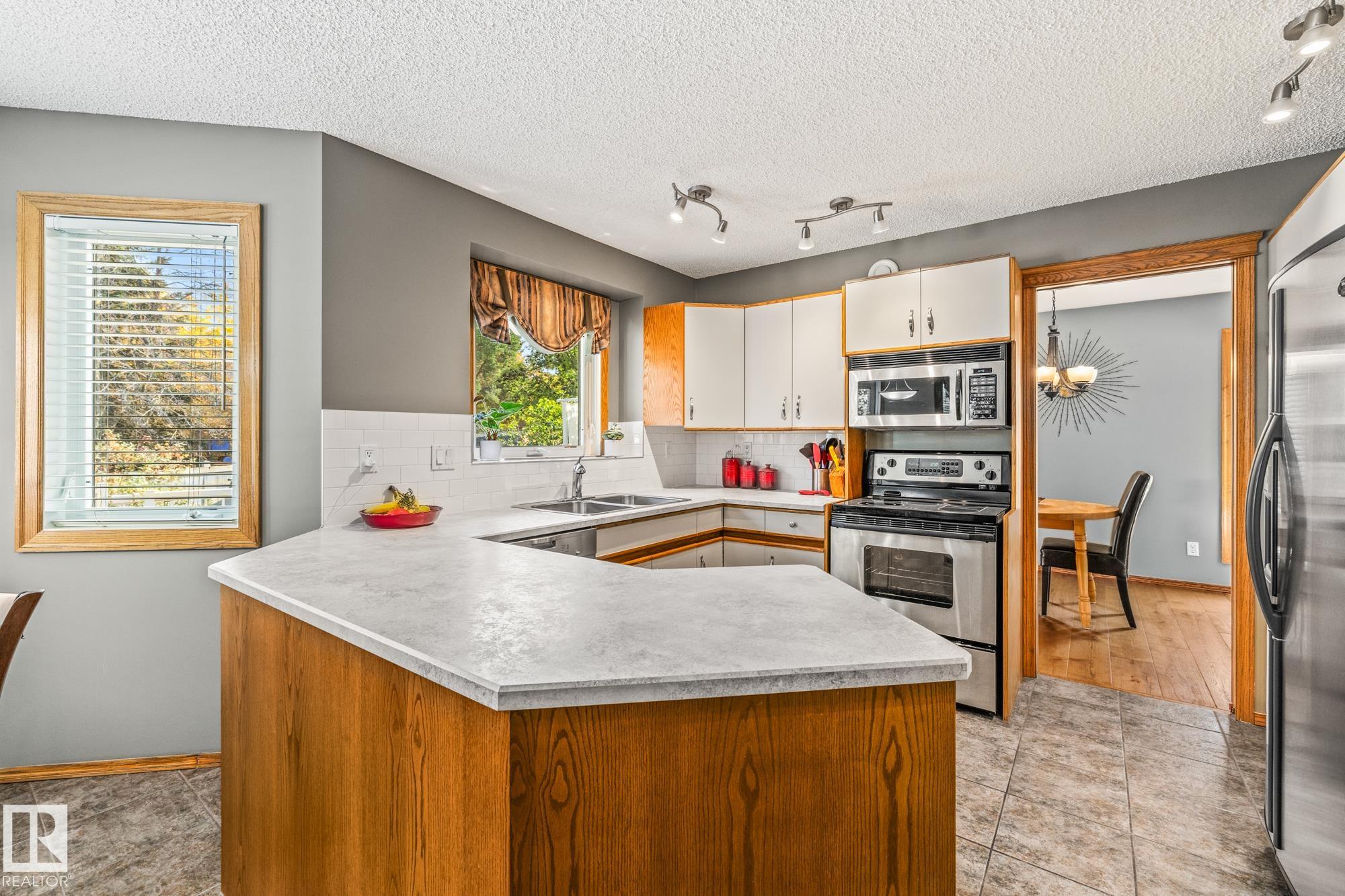 Photo 10 at 3 Harnois Place, Heritage Lakes, St. Albert