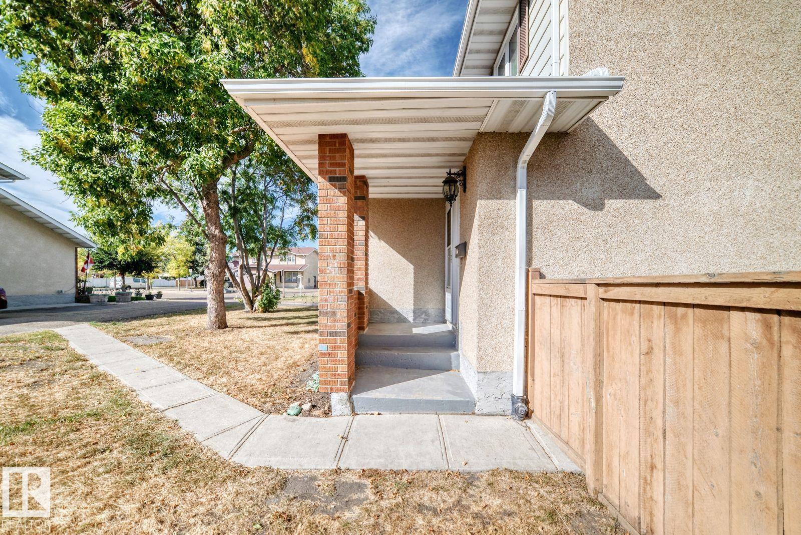 Photo 3 at 10936 Beaumaris Road NW, Lorelei, Edmonton