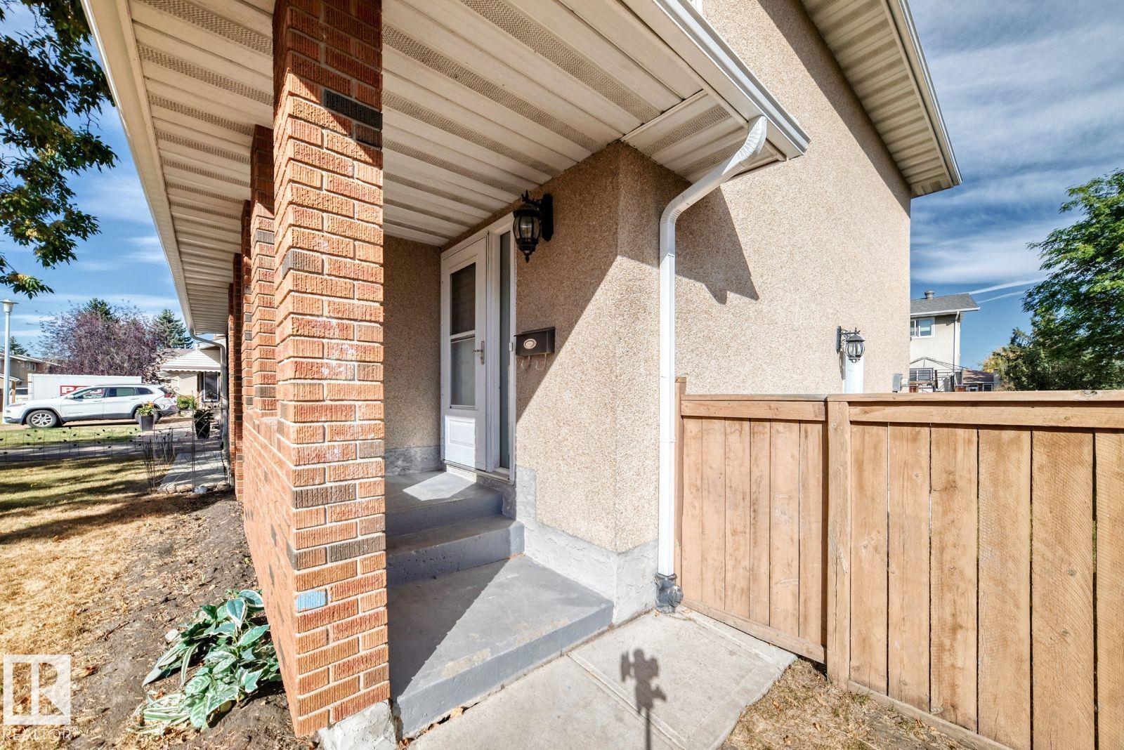 Photo 4 at 10936 Beaumaris Road NW, Lorelei, Edmonton