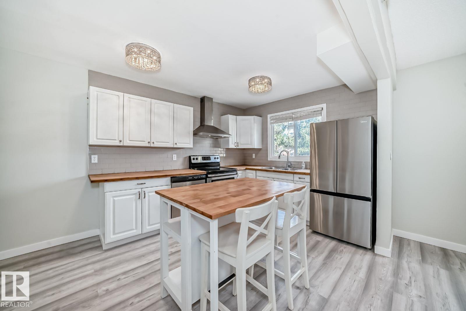 Photo 6 at 10936 Beaumaris Road NW, Lorelei, Edmonton