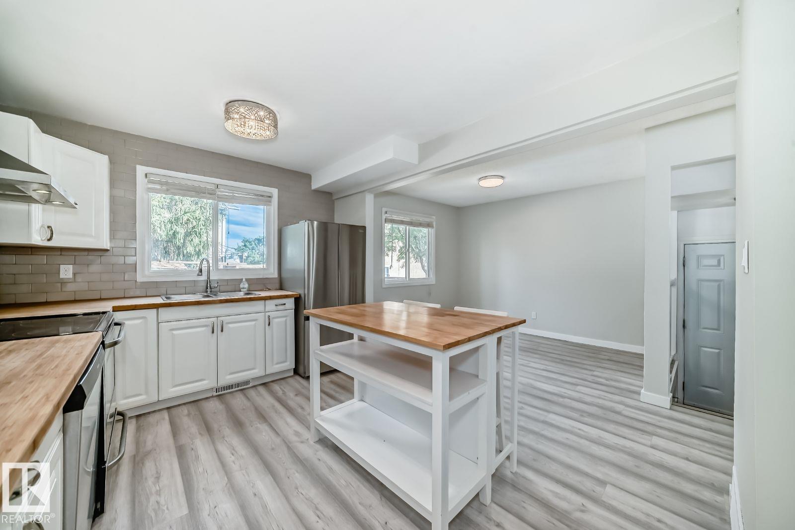 Photo 7 at 10936 Beaumaris Road NW, Lorelei, Edmonton