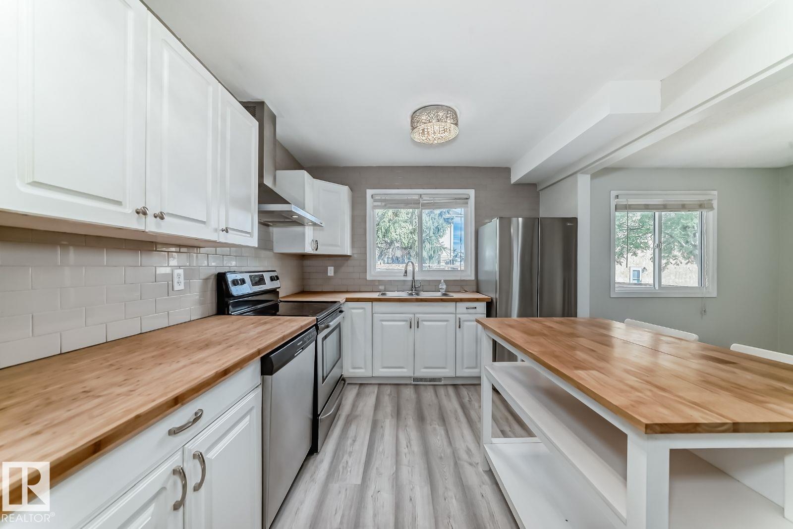 Photo 8 at 10936 Beaumaris Road NW, Lorelei, Edmonton
