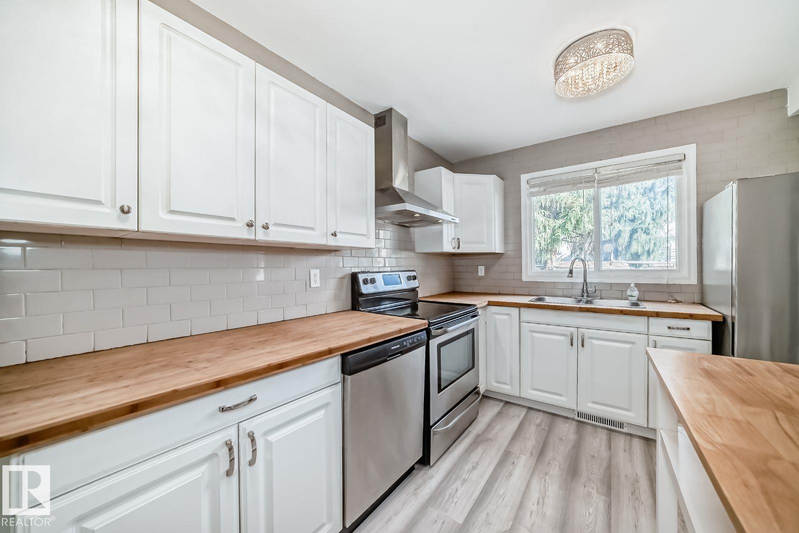 Photo 9 at 10936 Beaumaris Road NW, Lorelei, Edmonton
