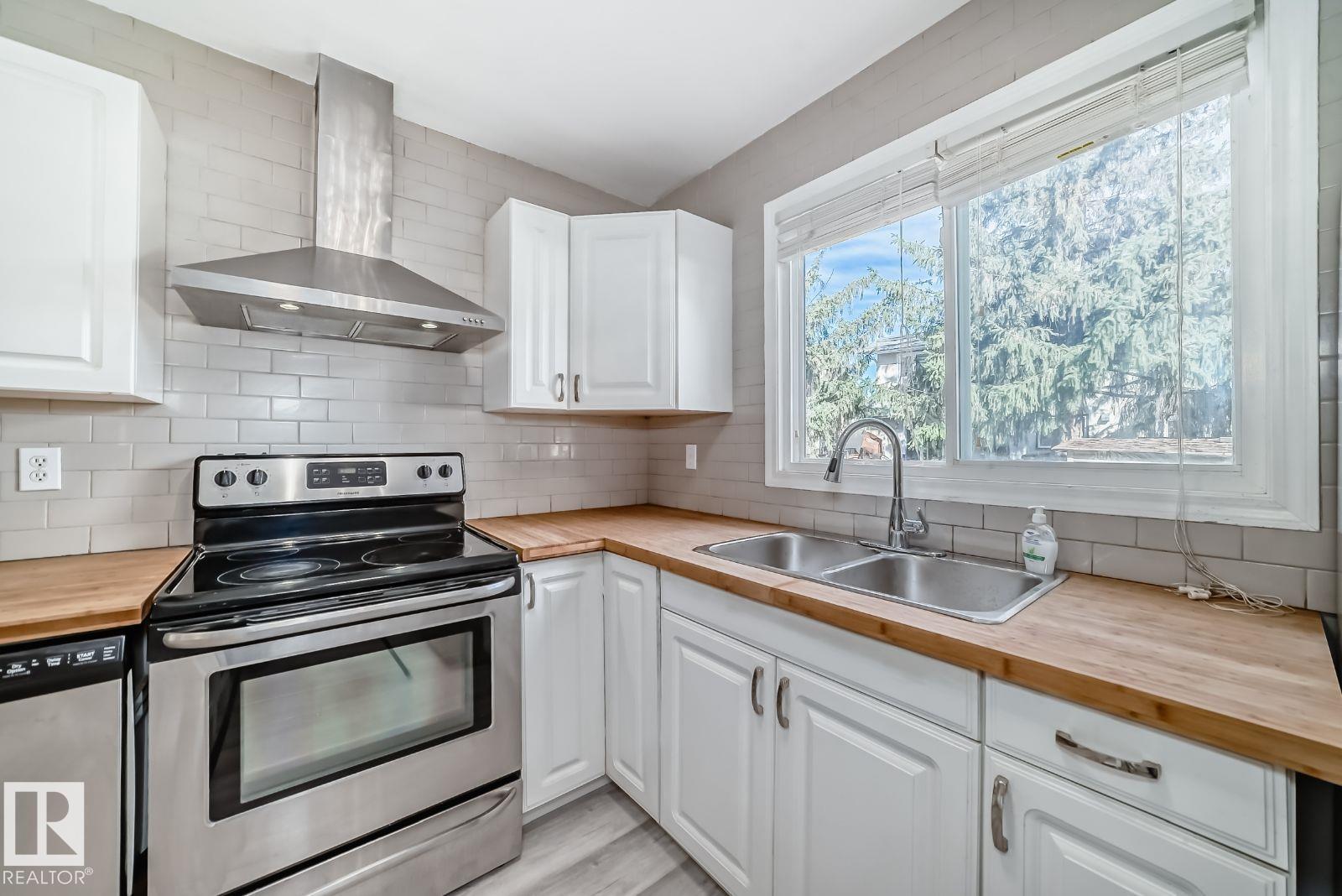 Photo 10 at 10936 Beaumaris Road NW, Lorelei, Edmonton