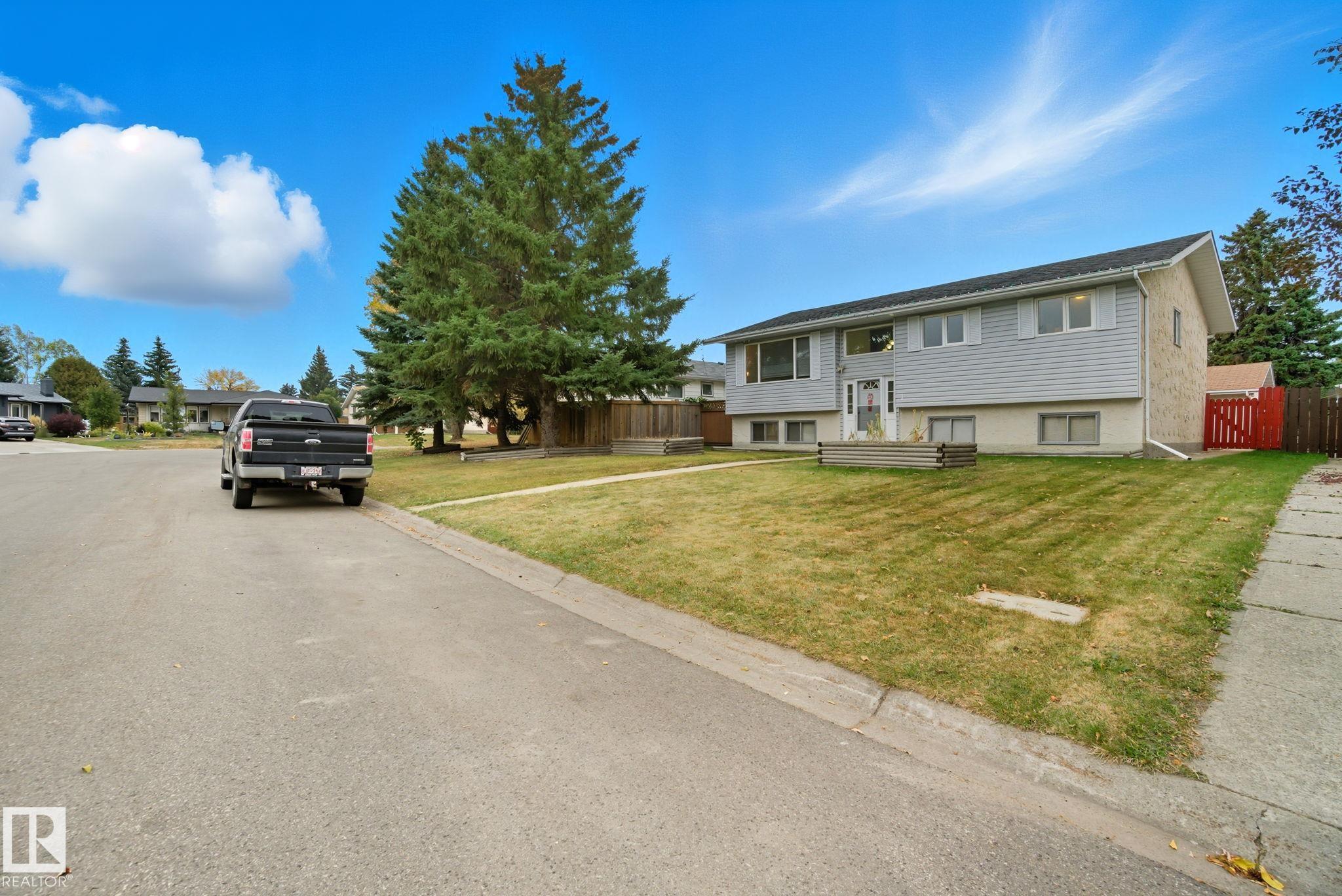 Photo 2 at 4 Miller Avenue, Millgrove, Spruce Grove