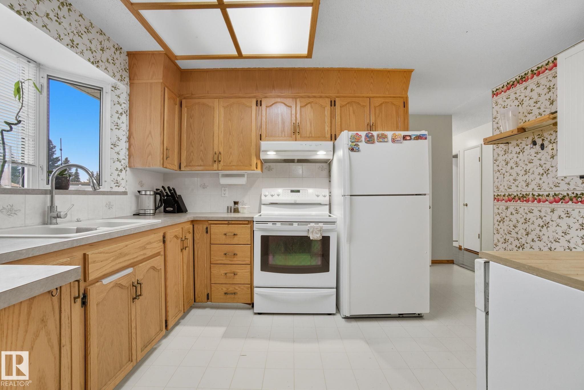 Photo 13 at 4 Miller Avenue, Millgrove, Spruce Grove