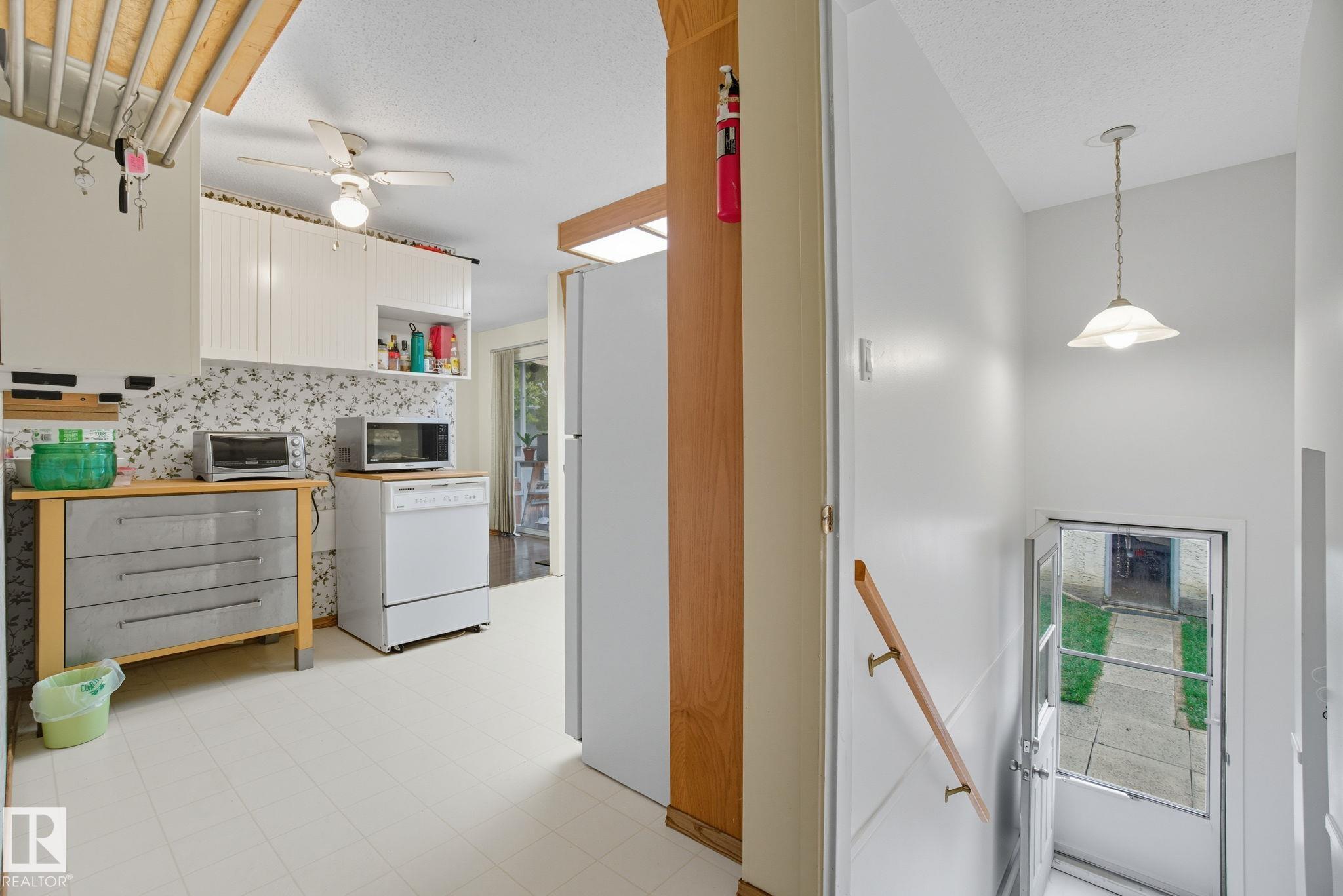 Photo 17 at 4 Miller Avenue, Millgrove, Spruce Grove