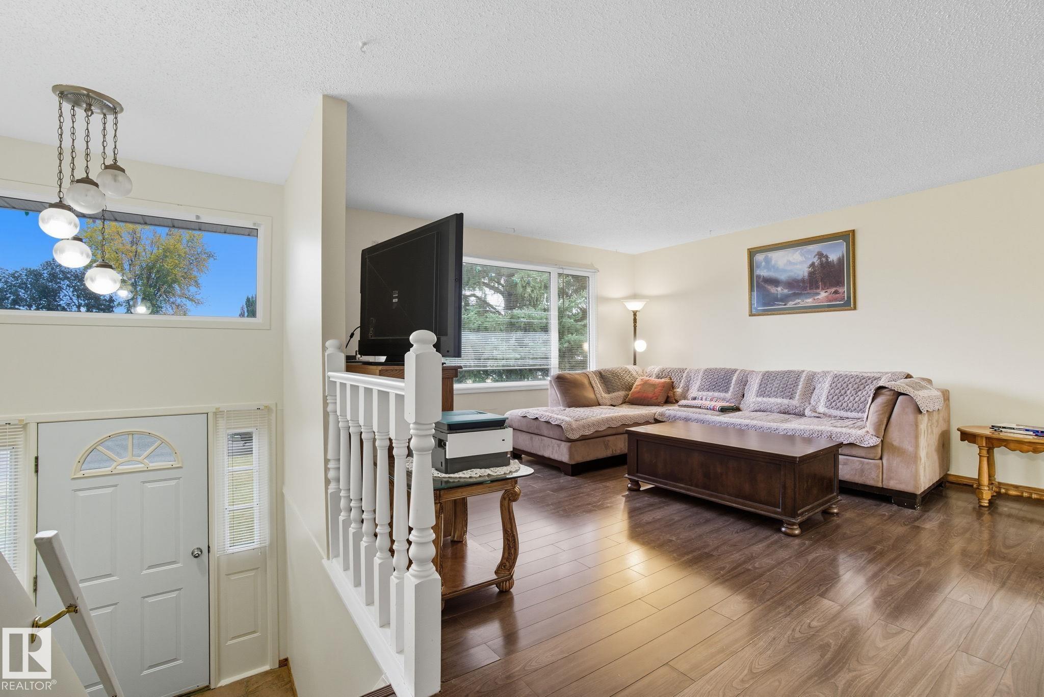 Photo 5 at 4 Miller Avenue, Millgrove, Spruce Grove