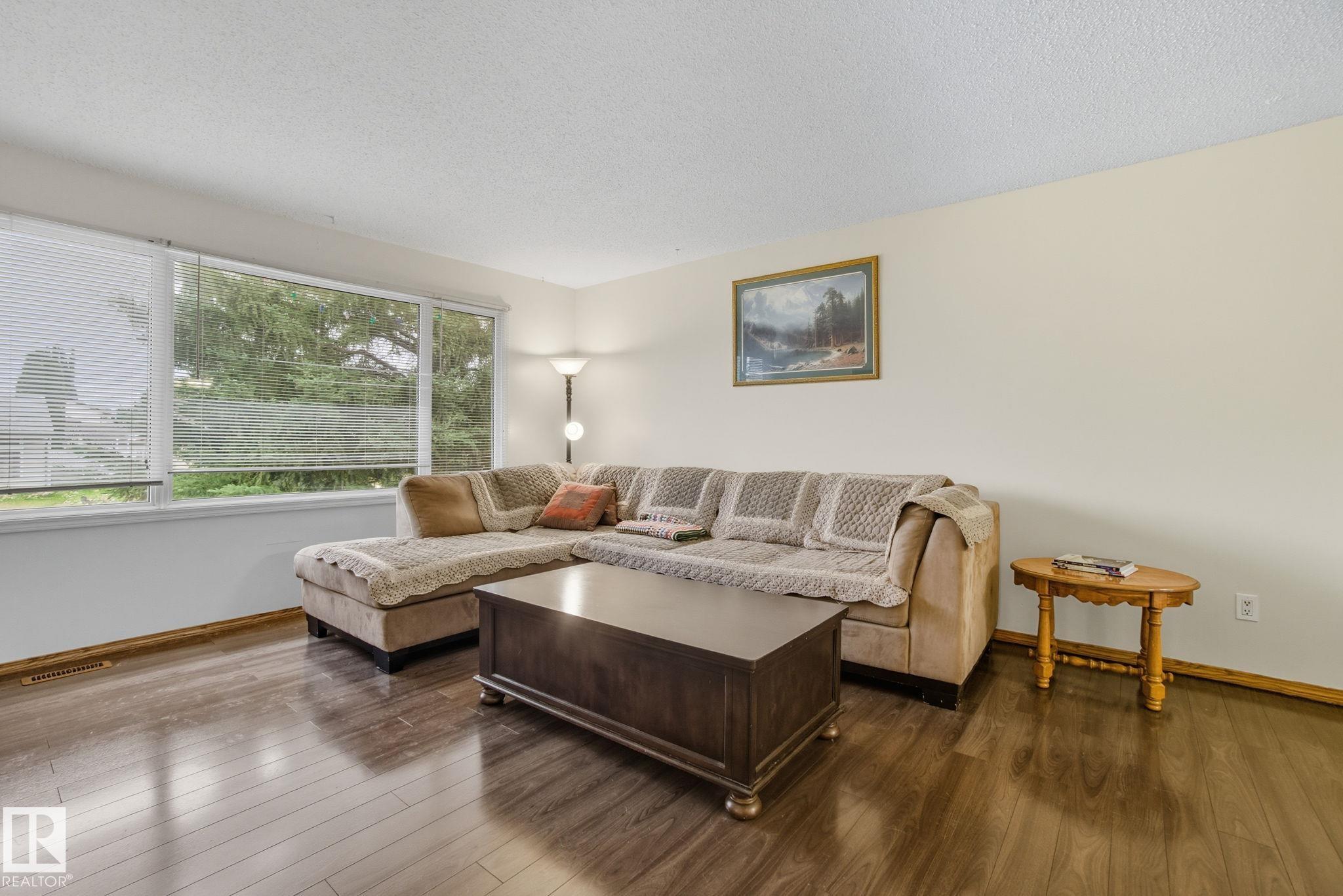 Photo 6 at 4 Miller Avenue, Millgrove, Spruce Grove