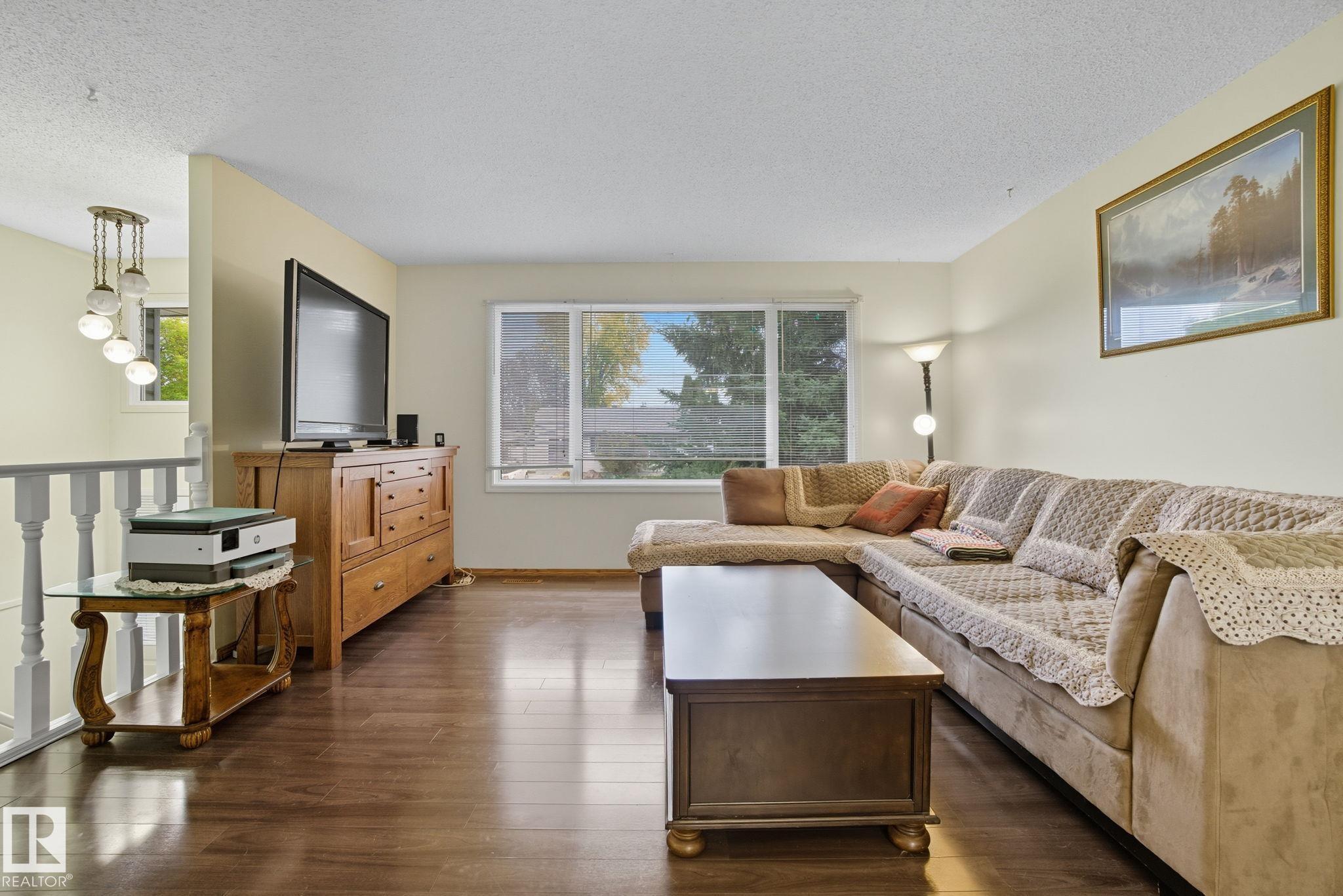 Photo 7 at 4 Miller Avenue, Millgrove, Spruce Grove