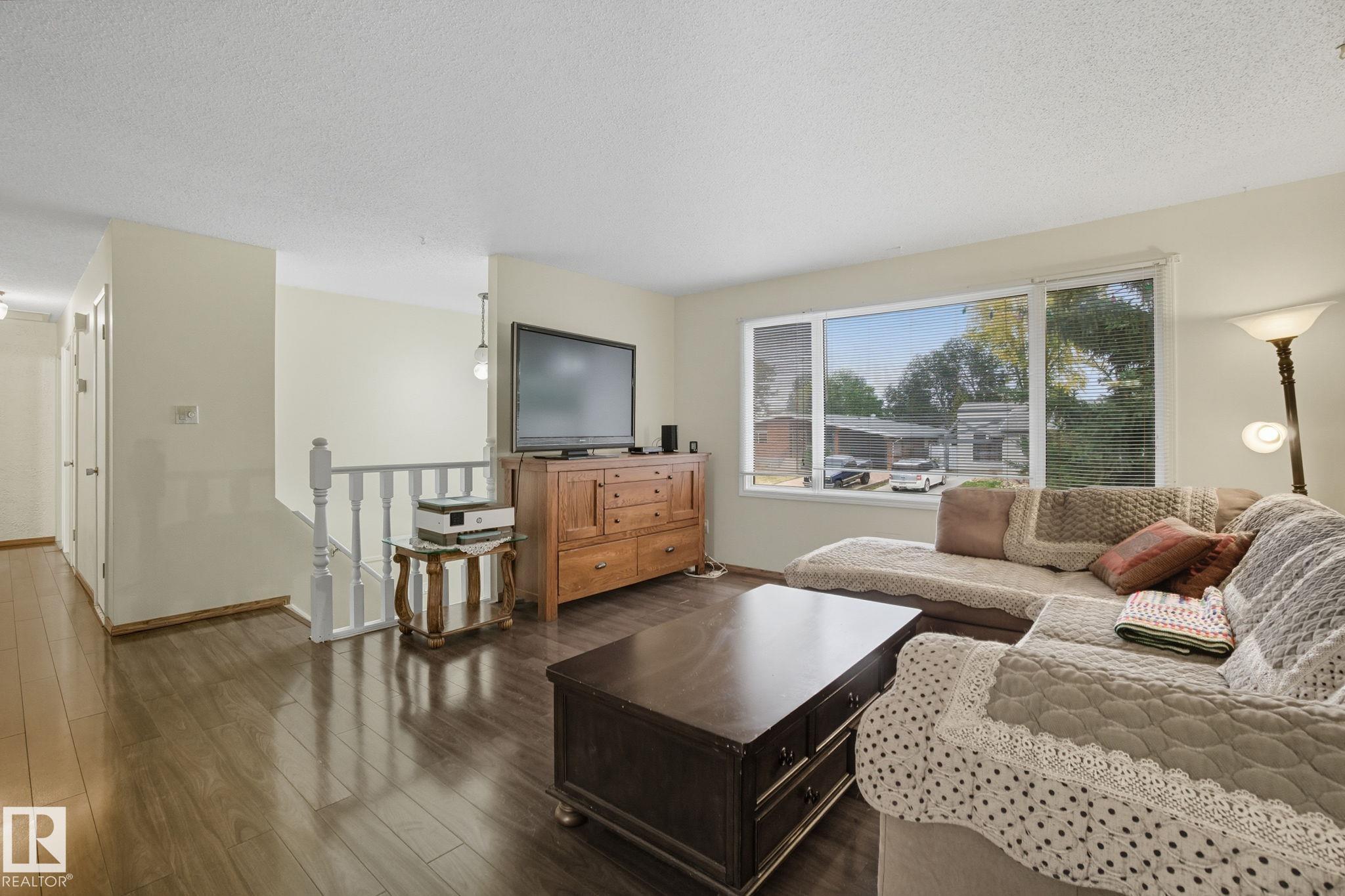 Photo 8 at 4 Miller Avenue, Millgrove, Spruce Grove