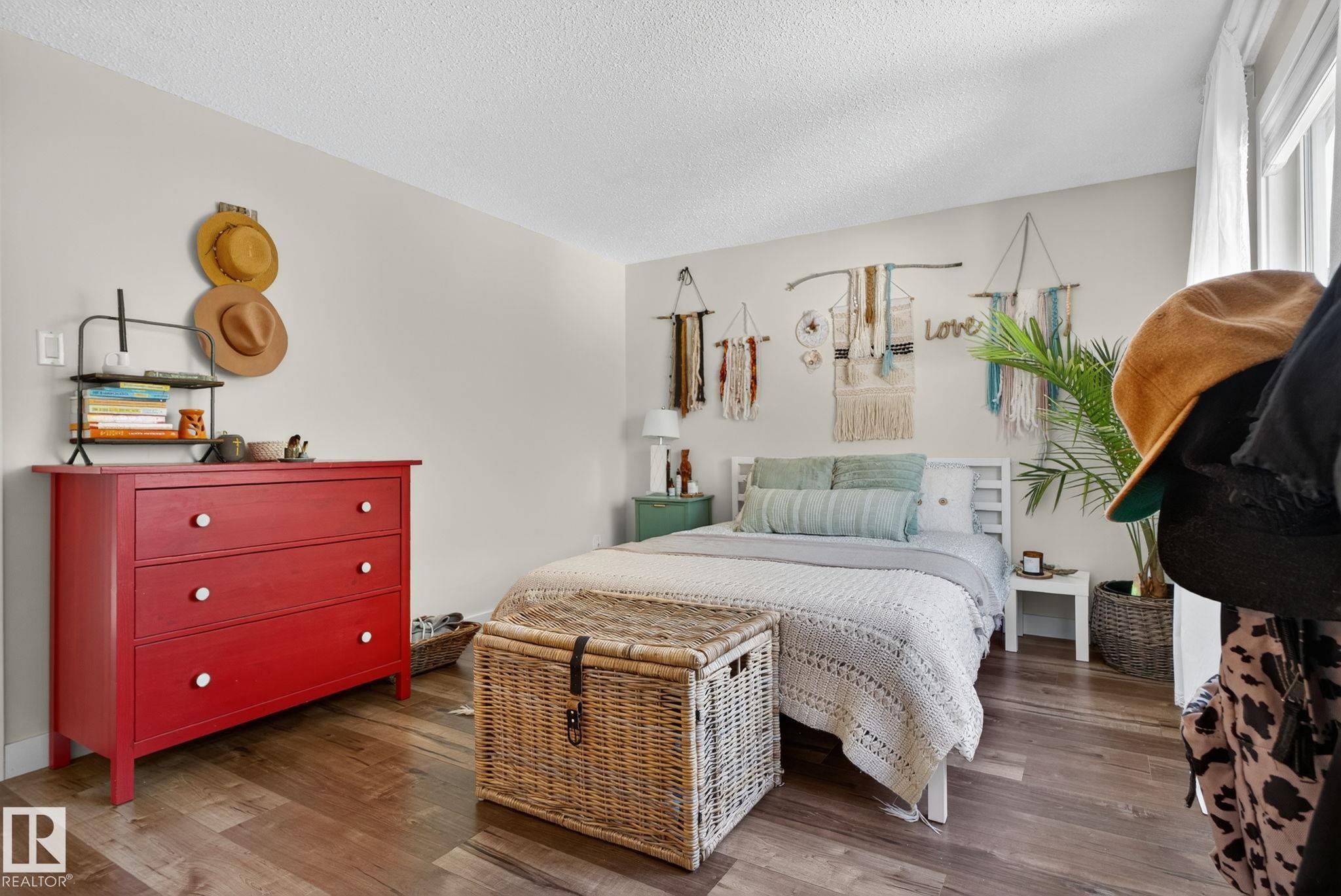 Photo 13 at 3608 51 Street NW, Hillview, Edmonton