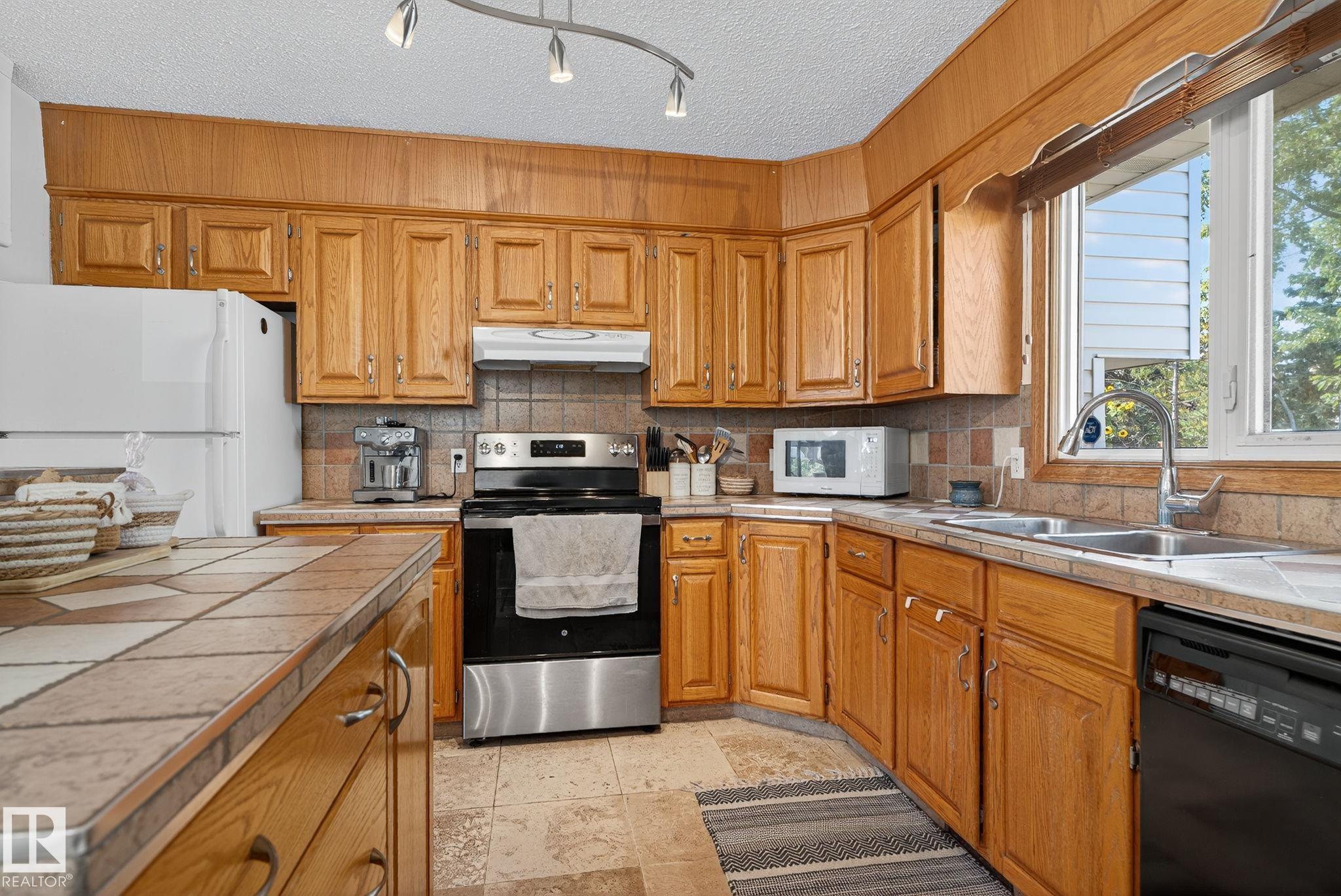 Photo 27 at 3608 51 Street NW, Hillview, Edmonton