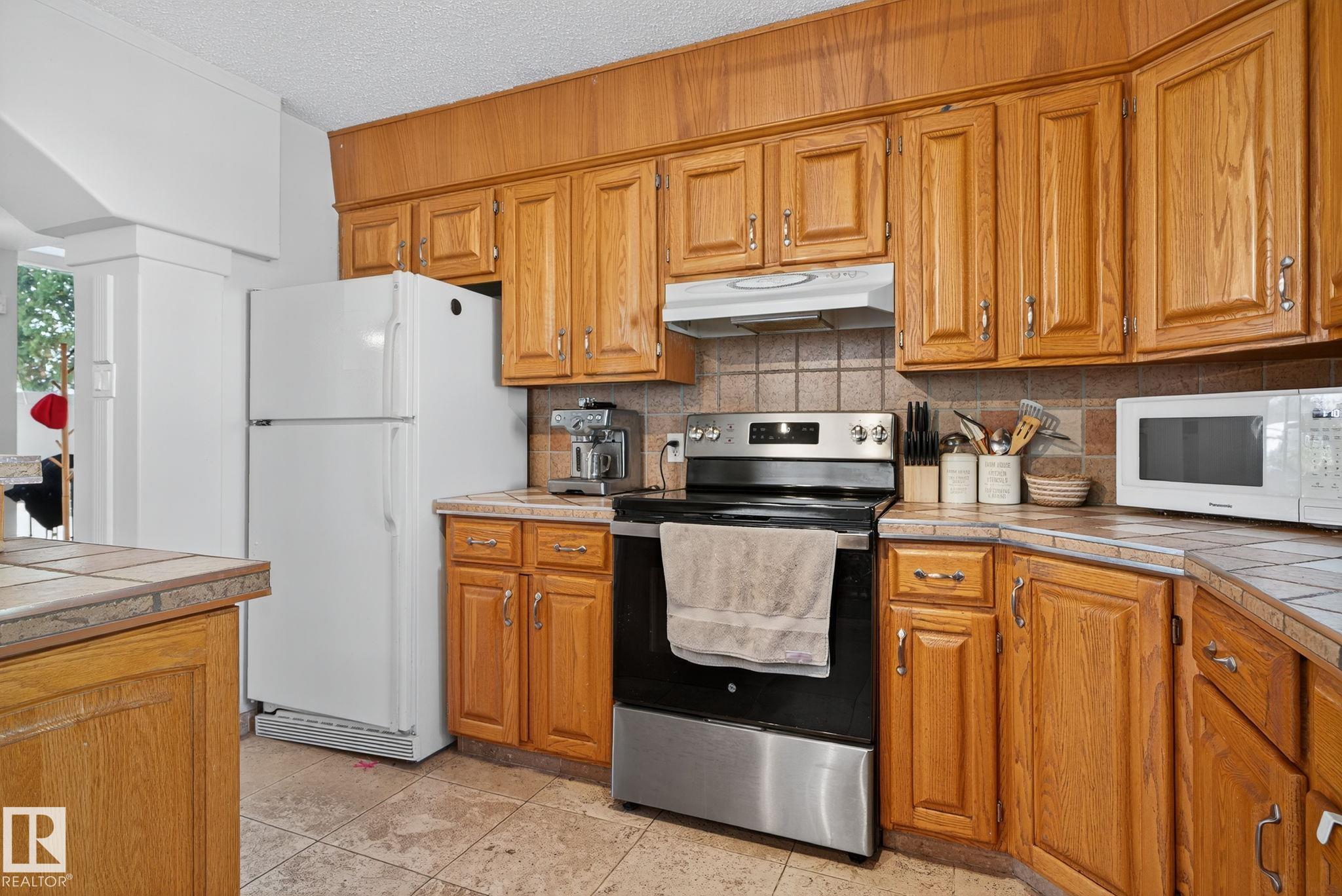 Photo 28 at 3608 51 Street NW, Hillview, Edmonton