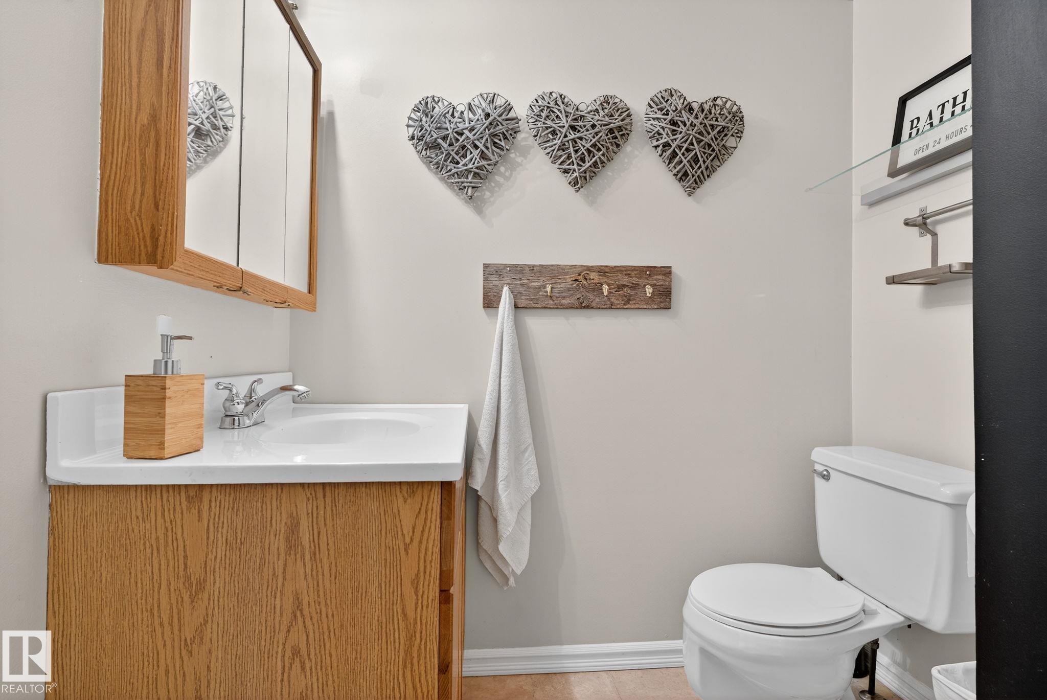 Photo 10 at 3608 51 Street NW, Hillview, Edmonton