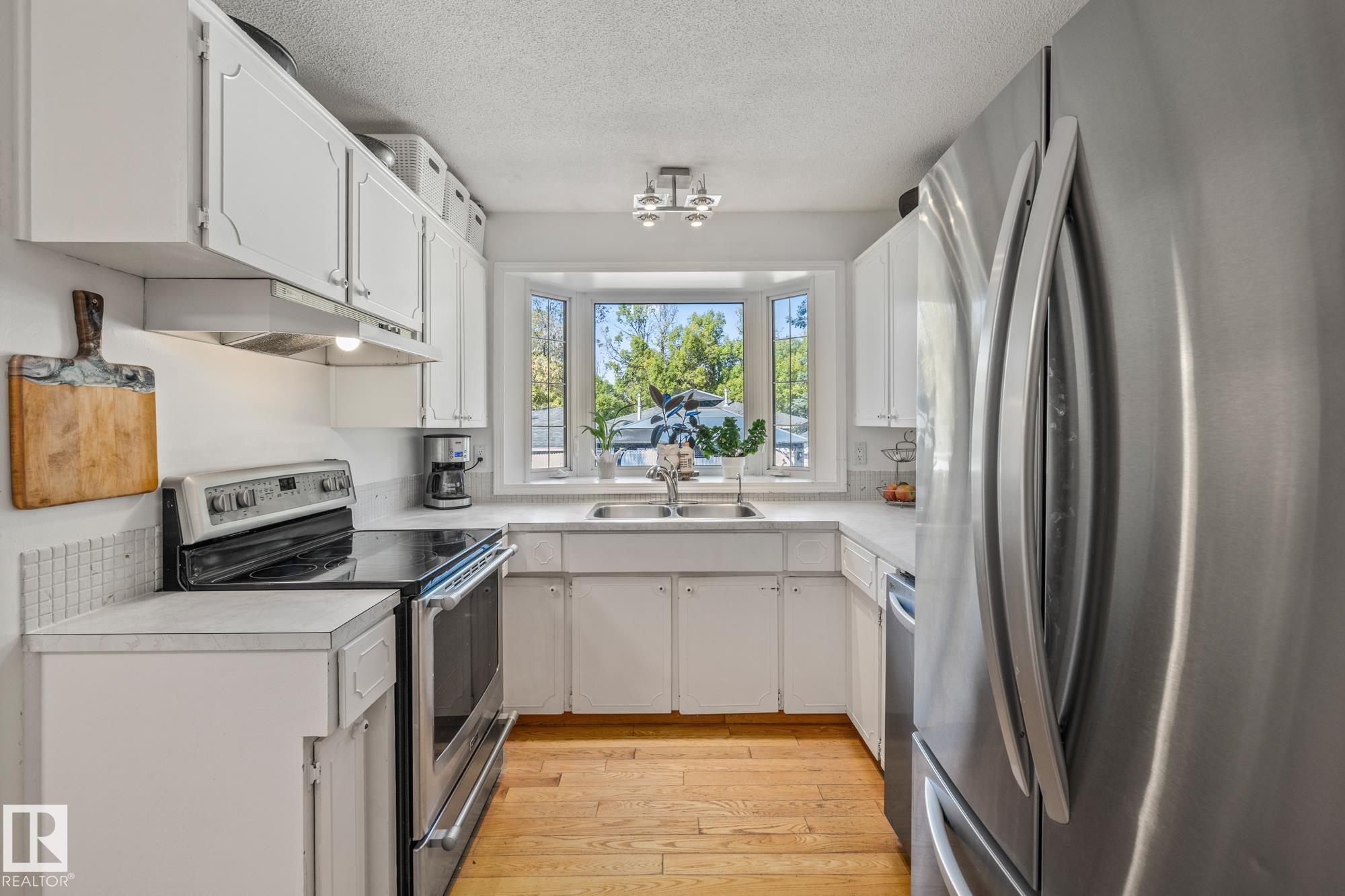 Photo 2 at 18 Burnham Avenue, Braeside, St. Albert