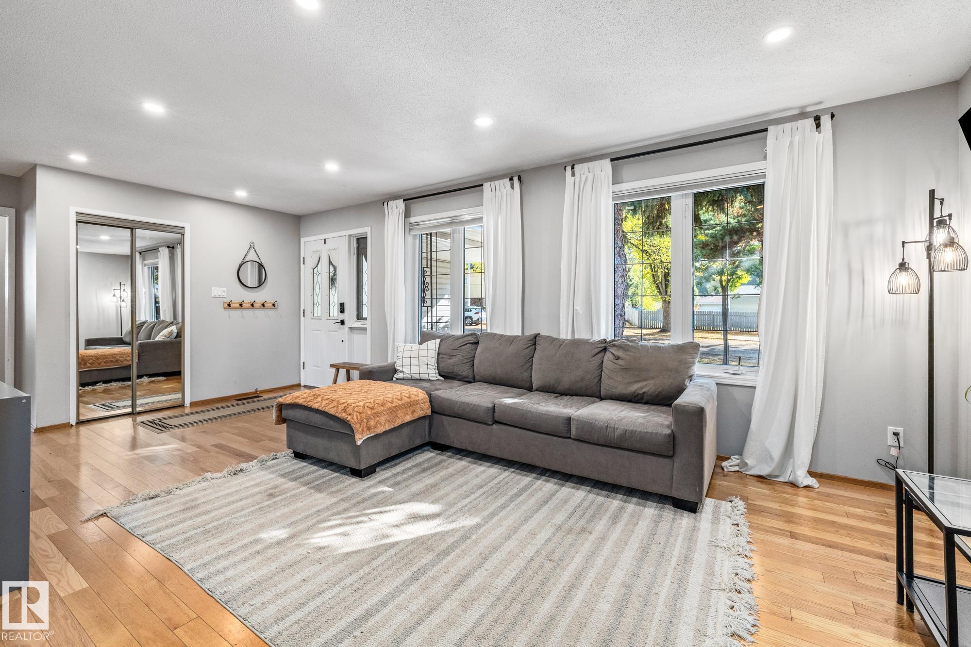 Photo 12 at 18 Burnham Avenue, Braeside, St. Albert